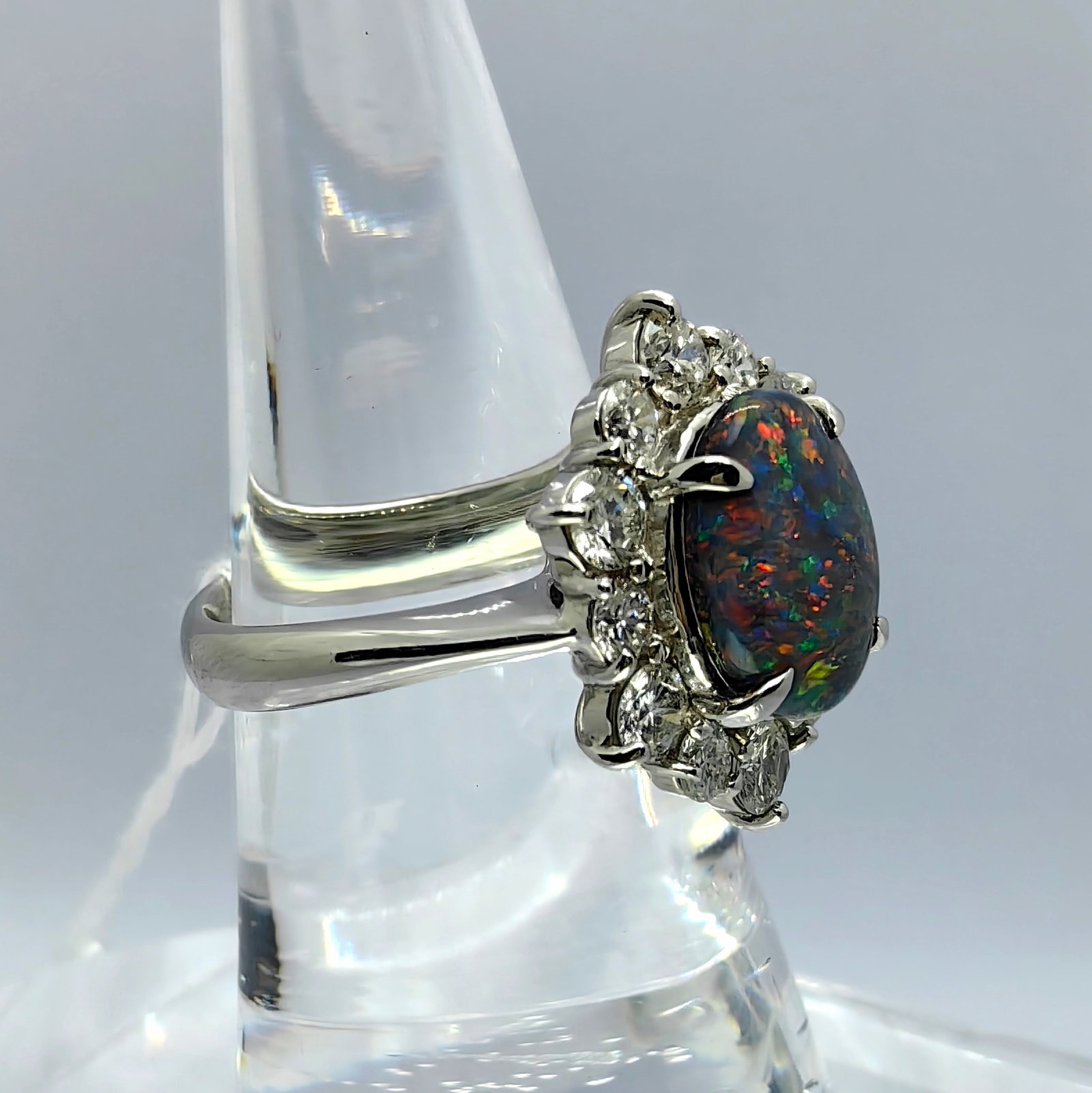 18K Sri Lanka NH Sapphire Diamond Ring: Type: Ring Metal:18K White GoldSapphire:10.61ctDiamond:0.65ctSize:7(US)Signed By: N/AAdditional Information: GRS Certification
