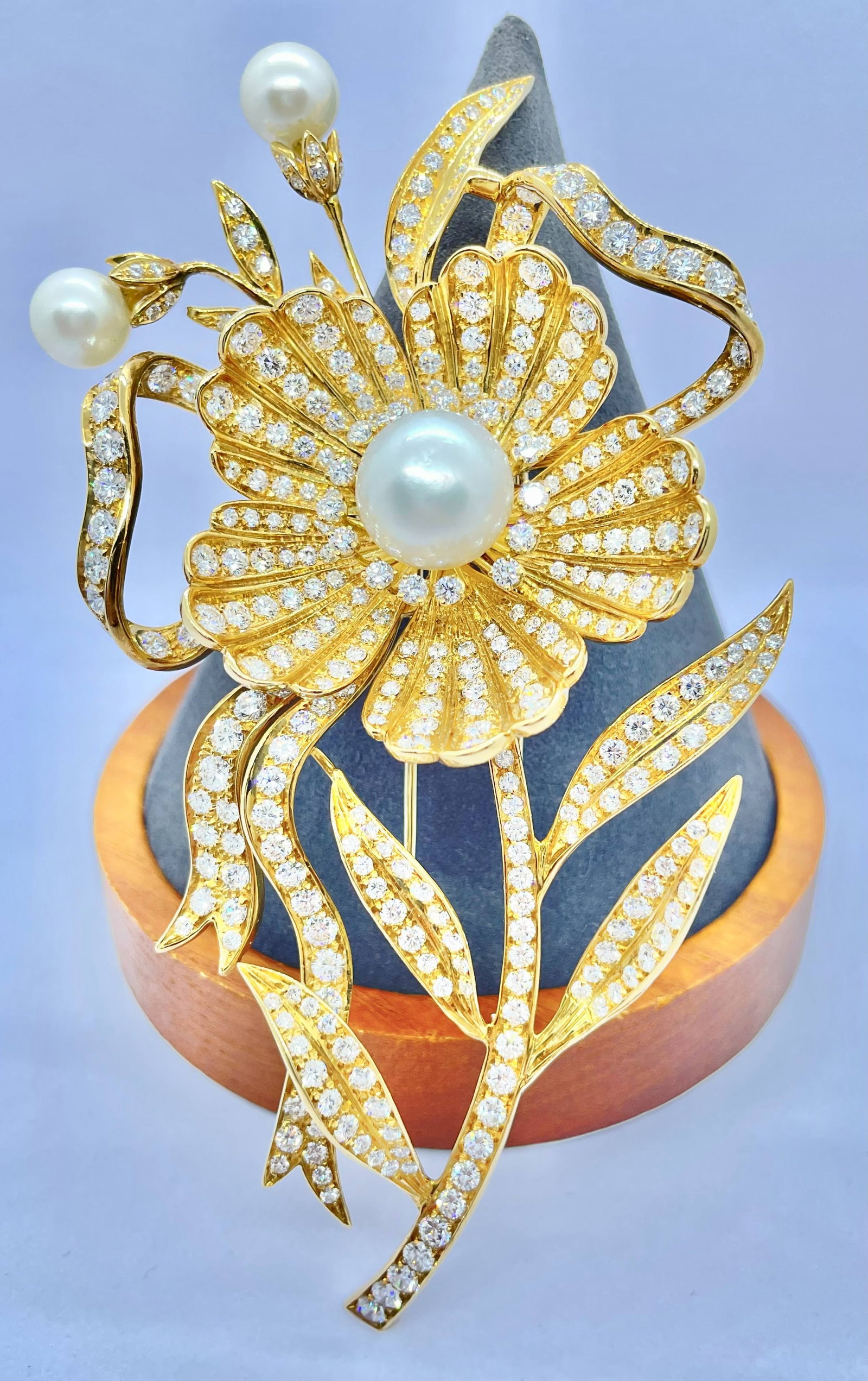 K18 Pearl Diamond Brooch: Type: Brooch Metal:18K Diamond: N/A Size:119.4m*67.3mm Signed By:N/A