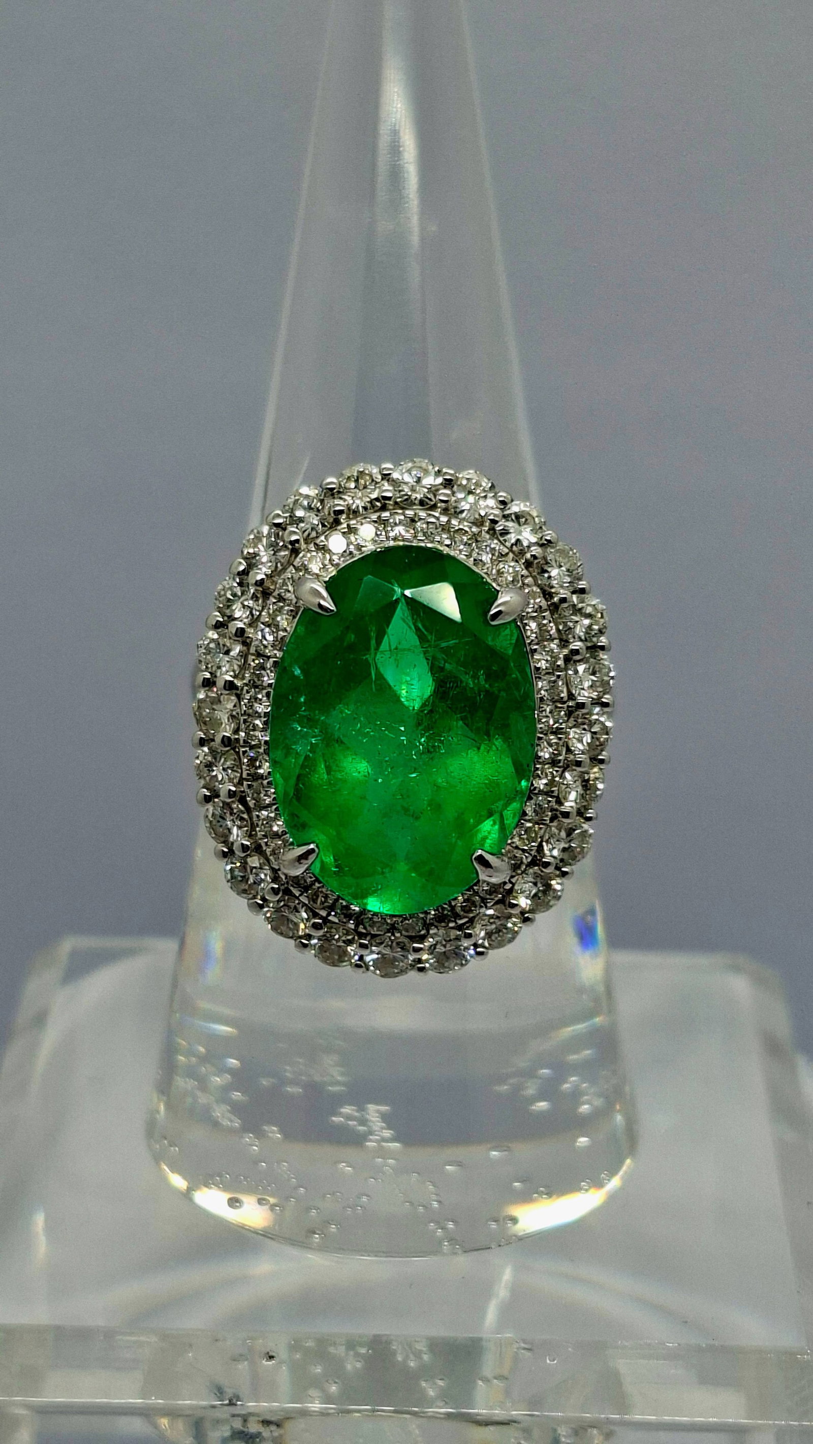 K18 Colombia Minor Green Emerald Diamond Ring (1 of 4)