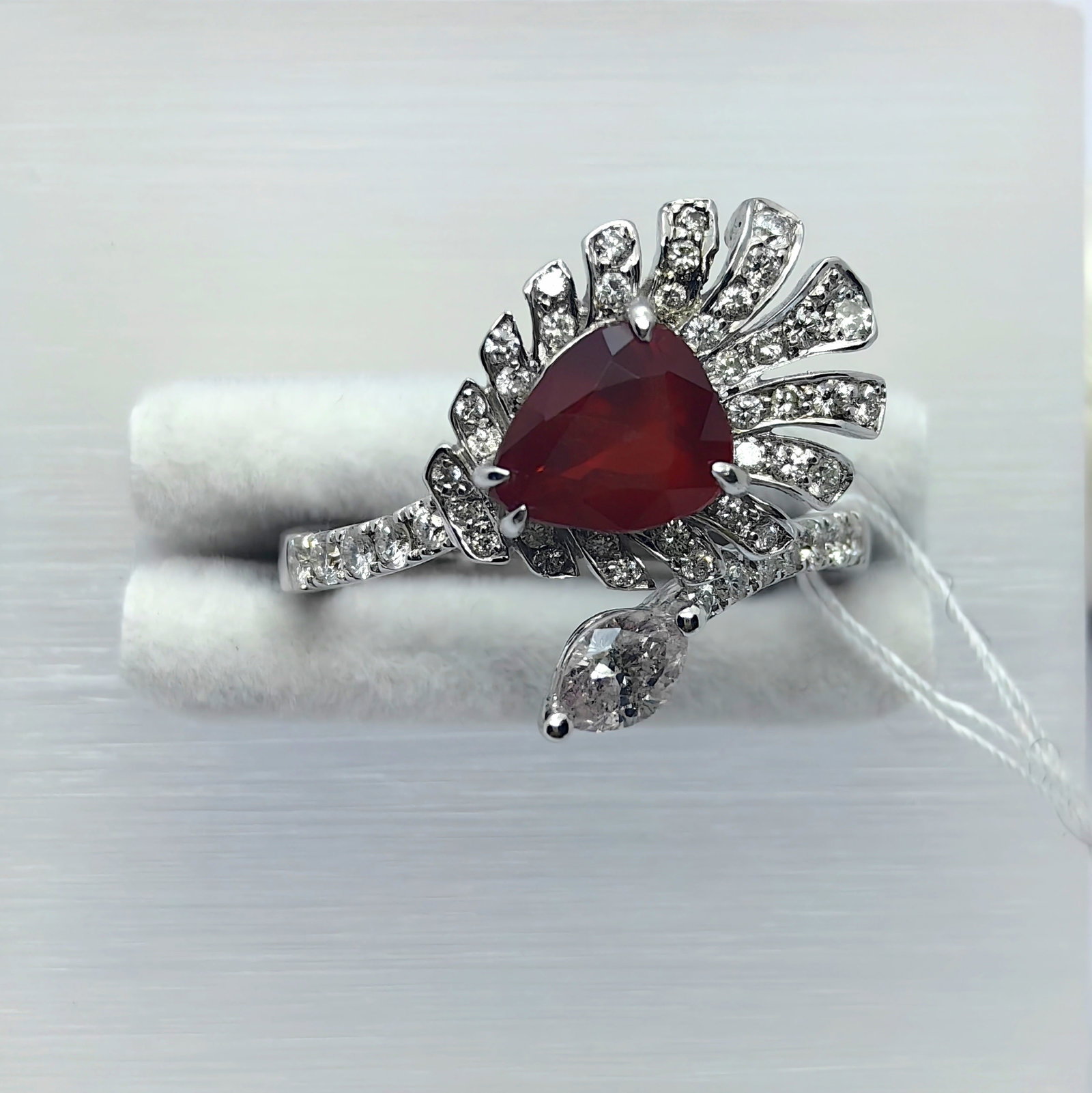 18K Mozambique NH VVR Ruby Diamond Ring: Type: Ring Metal:18K White Gold Ruby:2.04ct Diamond:0.57ct Pink Diamond:0.252ct Size:7(US) Signed By: N/A Additional Information: GRS