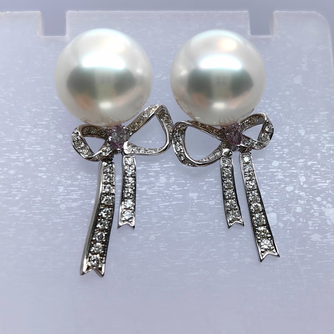 K18 12.3mm Venus Pearl Diamond Earring: Type: Earring Metal:K18 White Gold Diamond:0.69ct Size:N/A Signed By: N/A Additional Information:Pearl Science Laboratory Certification