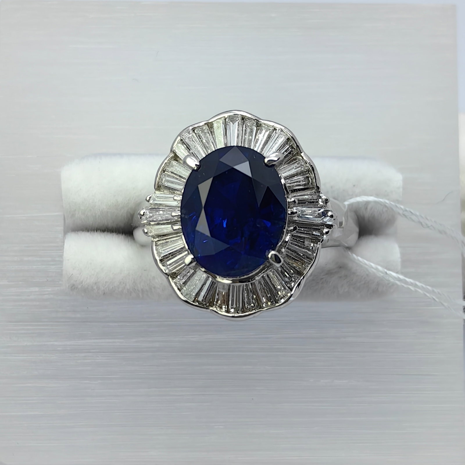 Pt900 Sri Lanka H VDB Sapphire Diamond Ring: Type: Ring Metal:Platinum Sapphire:4.24ct Diamond:0.84ct Size:6(US) Signed By: N/A Additional Information: GRS