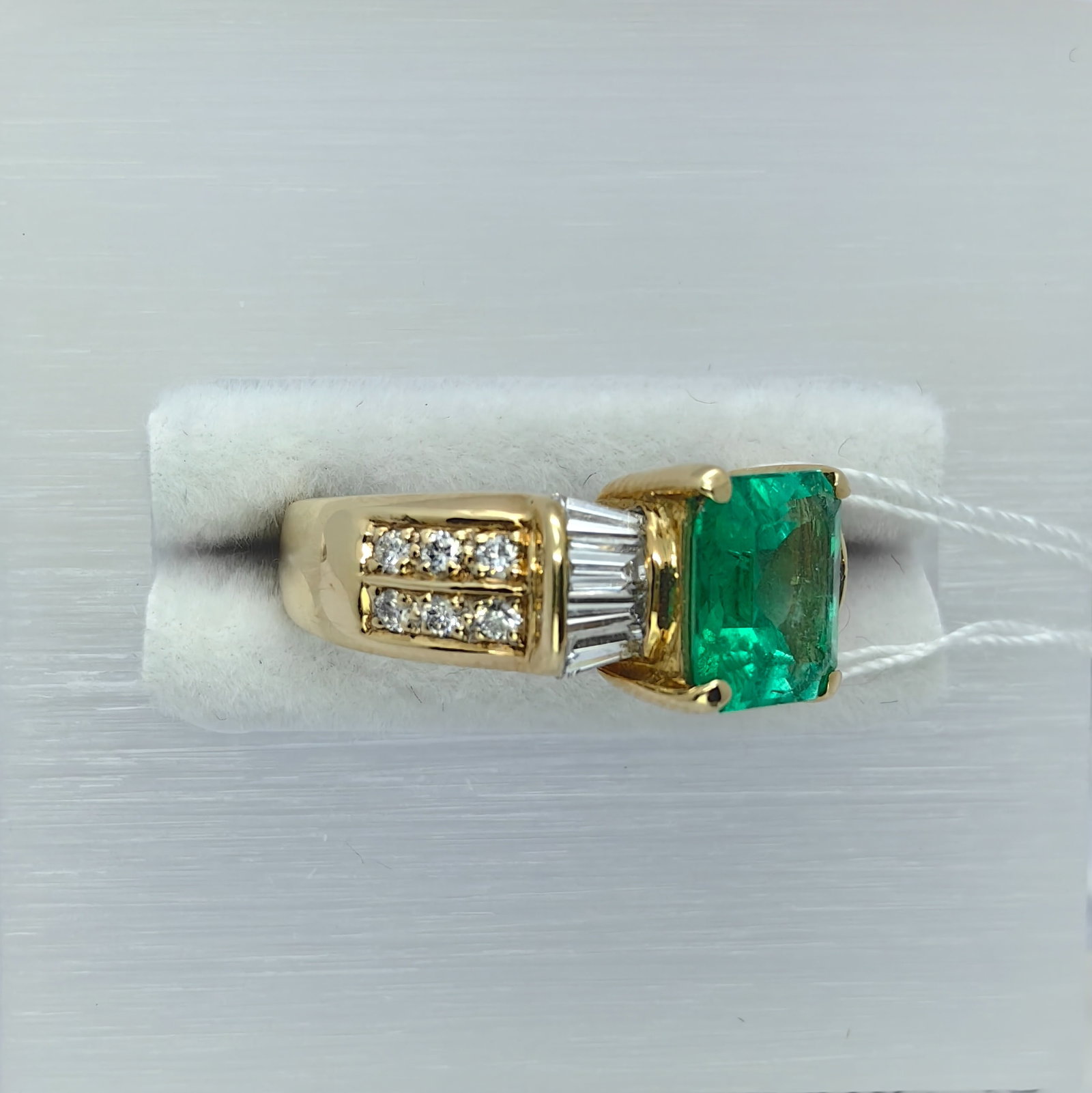18K Emerald Diamond Ring - 3
