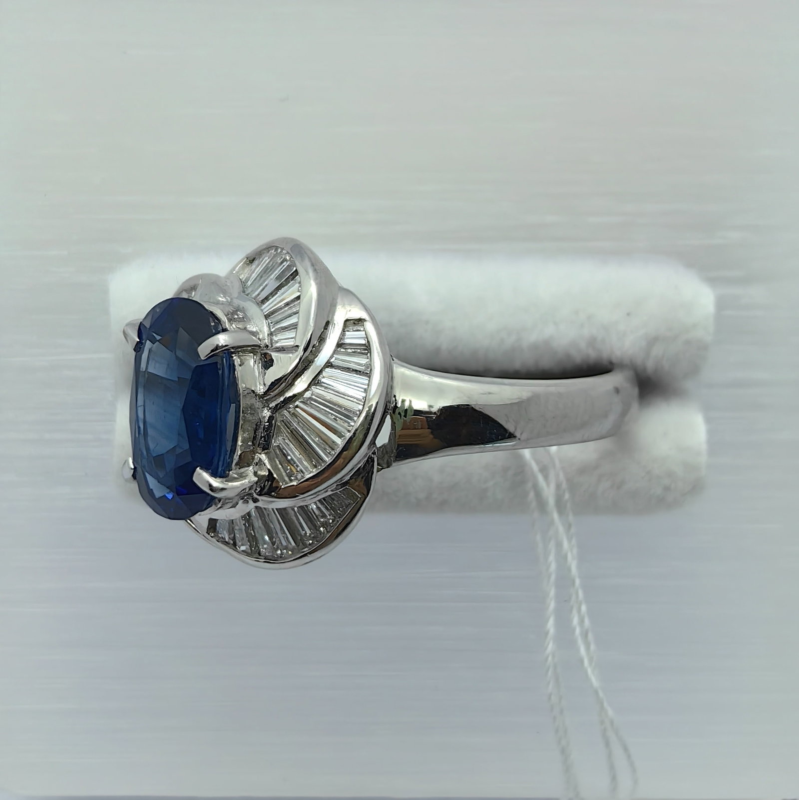 Pt900 Sapphire Diamond Ring - 3