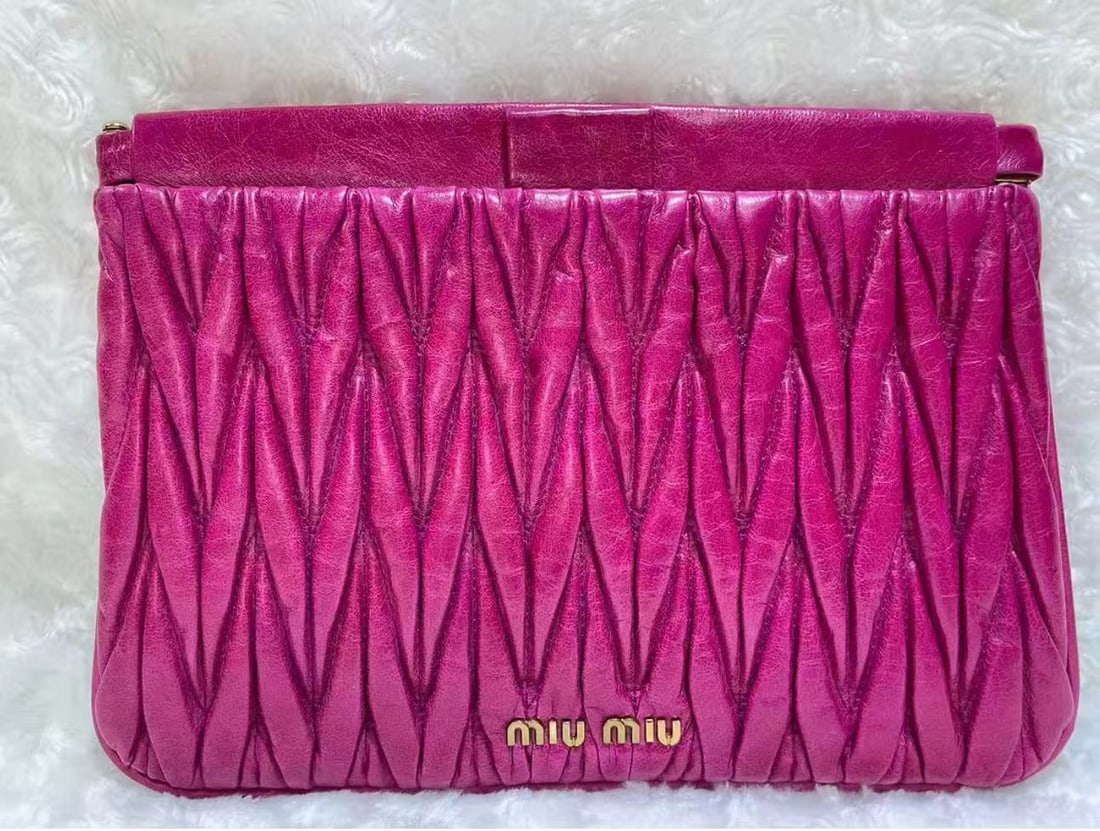 MIU MIU Matelasse Leather Clutch: Item Name:Miu Miu Matelasse Leather Clutch Brand:MIU MIU Model No.:N/A Size:27cm*18.5cm Color:Pink Purple Color Material:Lambskin Accessories:N/A