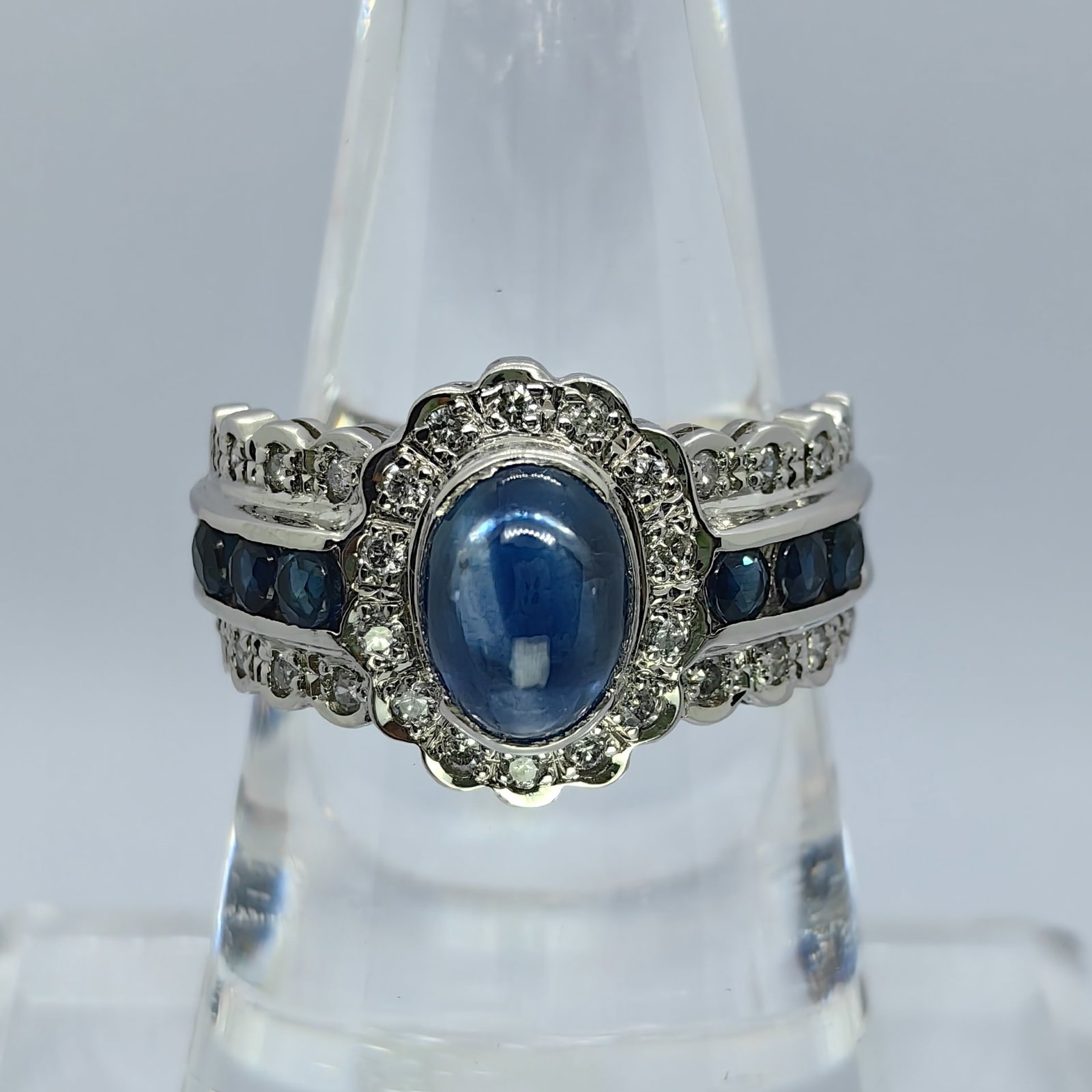 Pt850 Sapphire Diamond Ring: Type: Ring Metal:Platinum Sapphire:2.5ct Diamond:0.30ct Size:6.5(US) Signed By: N/A