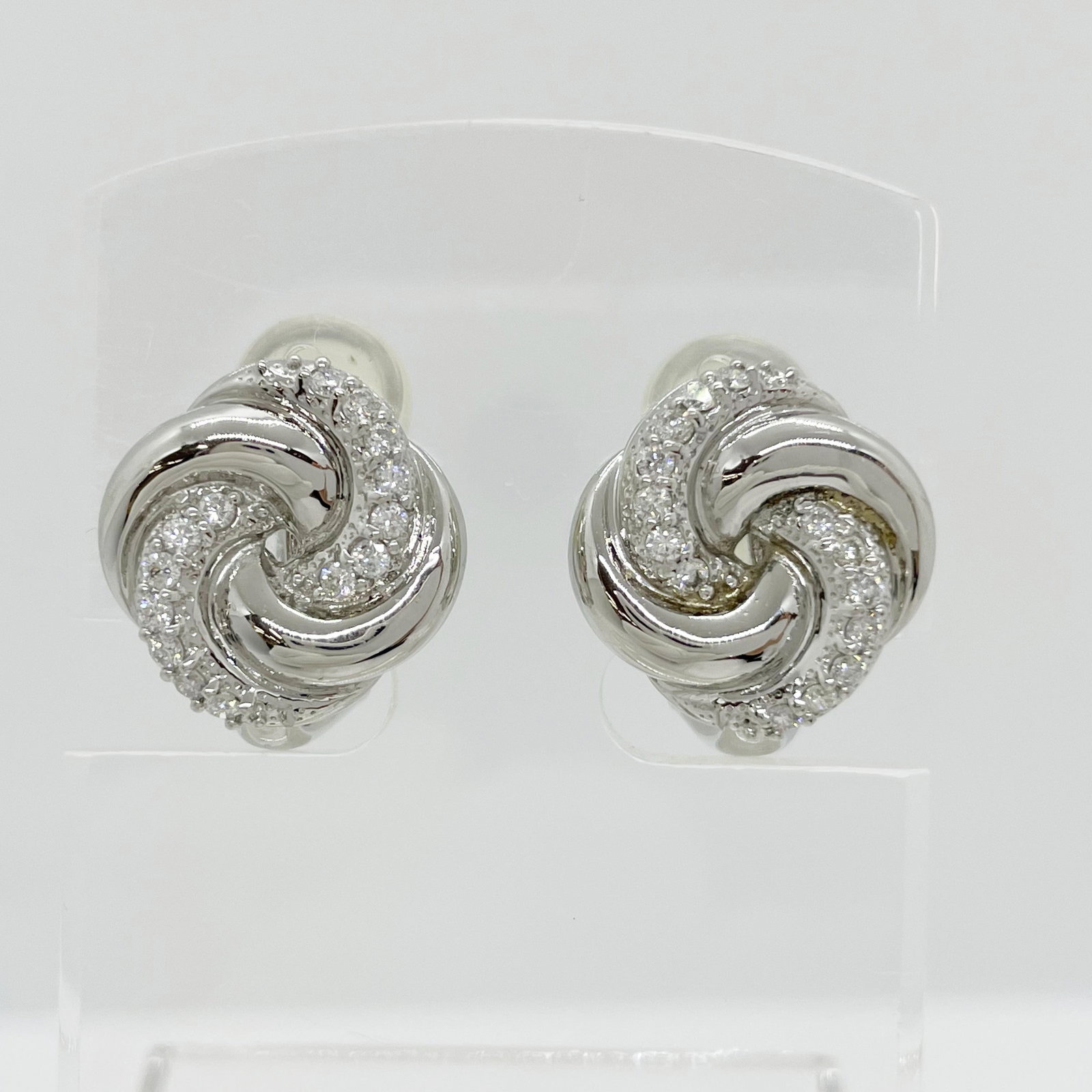 Pt900 Diamond Earring: Type: Earring Metal:Platinum Diamond:0.40ct Size:N/A Signed By: N/A