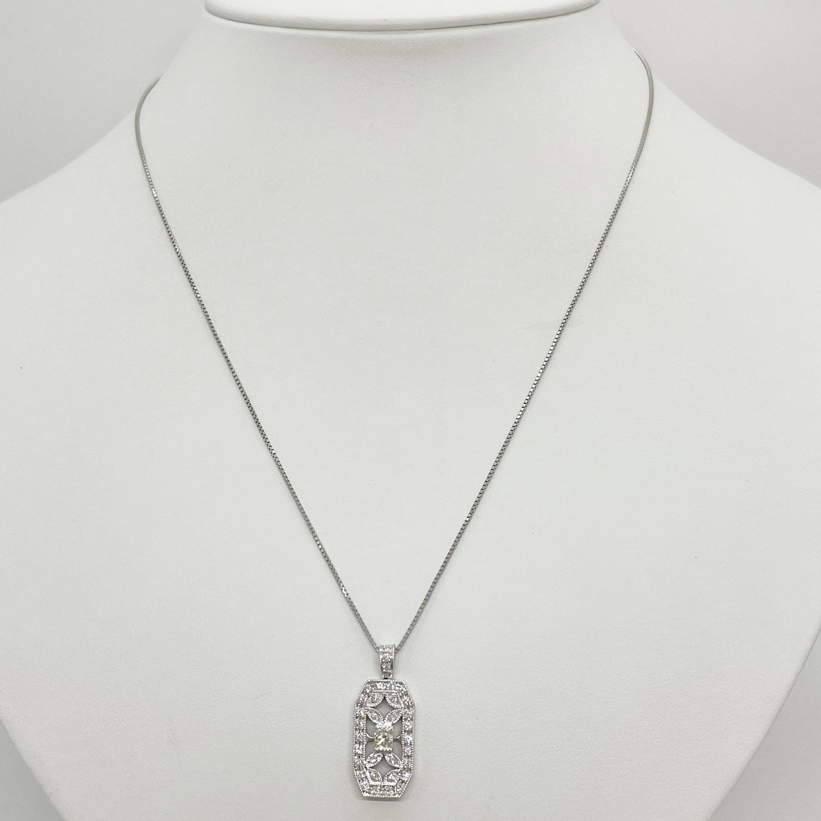Pt900/Pt850 Diamond Necklace: Type: Necklace Metal:Platinum Diamond:0.50ct Size:48cm Signed By: N/A