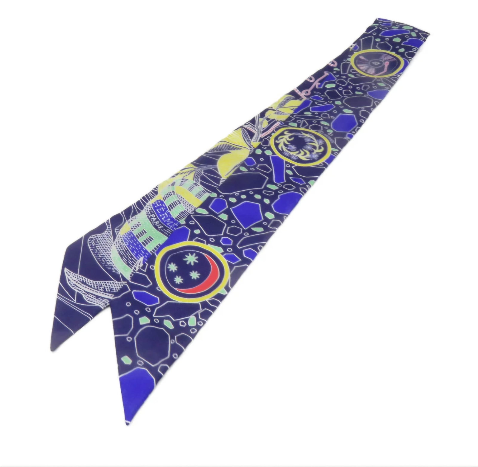 HERMES La Danse Amazones Twilly: Item Name:Hermes La Danse Amazones Twilly Brand:Hermes Model No.:H063593S 20 Sizs:86cm*5cm Material:Silk Accessories:Box