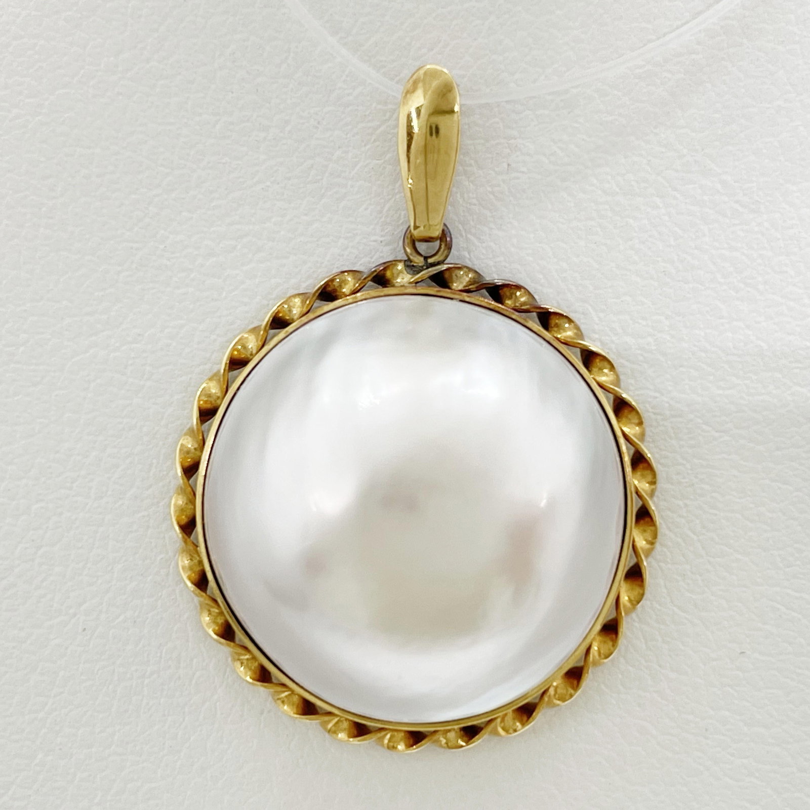 K18 18.3mm Mabe Pendant (1 of 3)