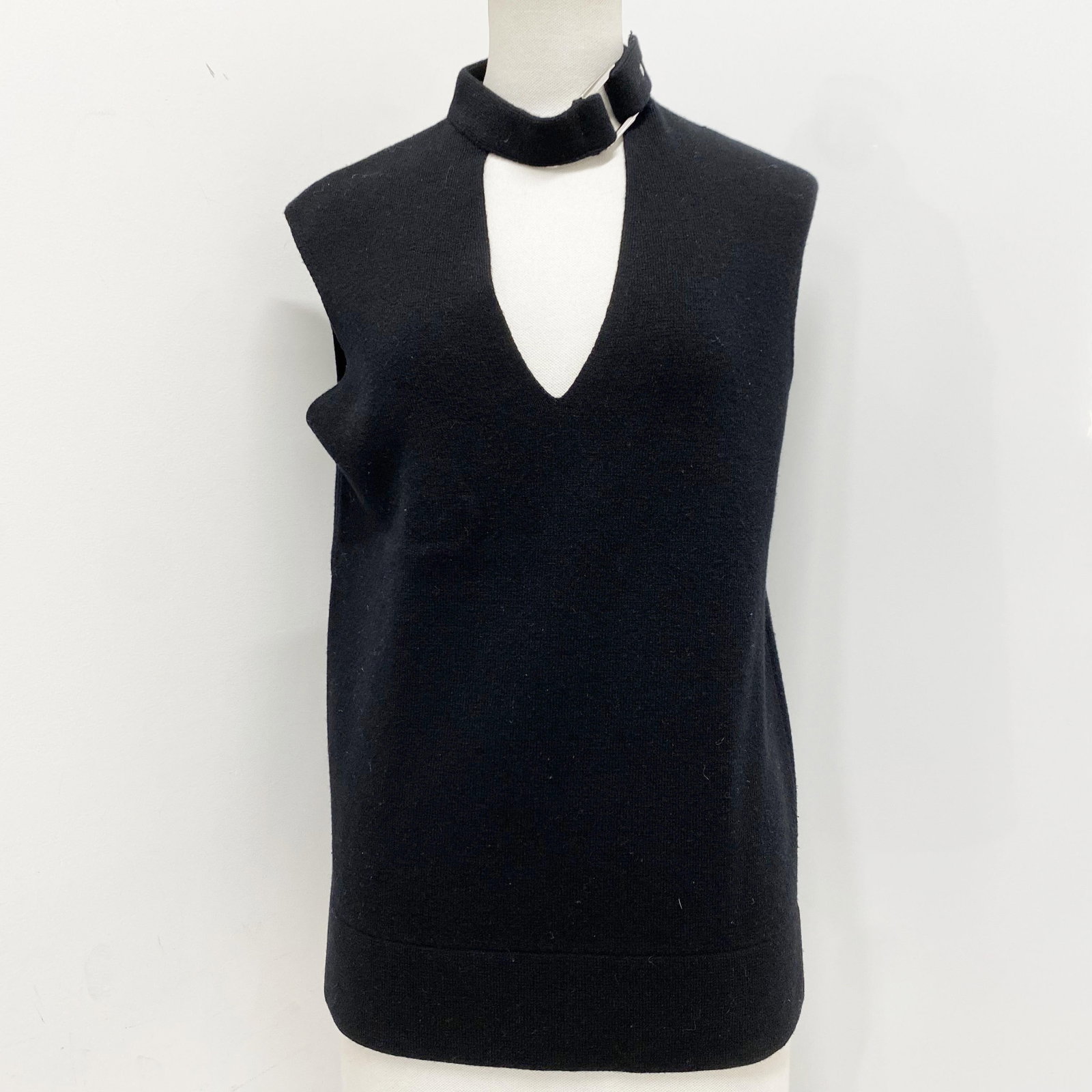 LOUIS VUITTON Vest Cashmere Black: Item Name:LOUIS VUITTON Vest Cashmere Black Brand:Louis Vuitton Model No.:N/A Sizs:S Material:Cashmere;Laine;Wool Accessories:N/A