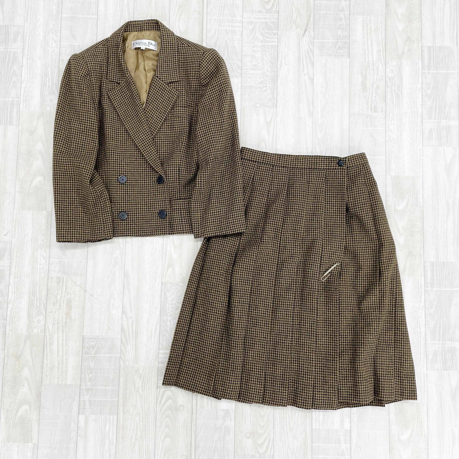 DIOR Setup Suit Brown Top and Bottom (1 of 10)