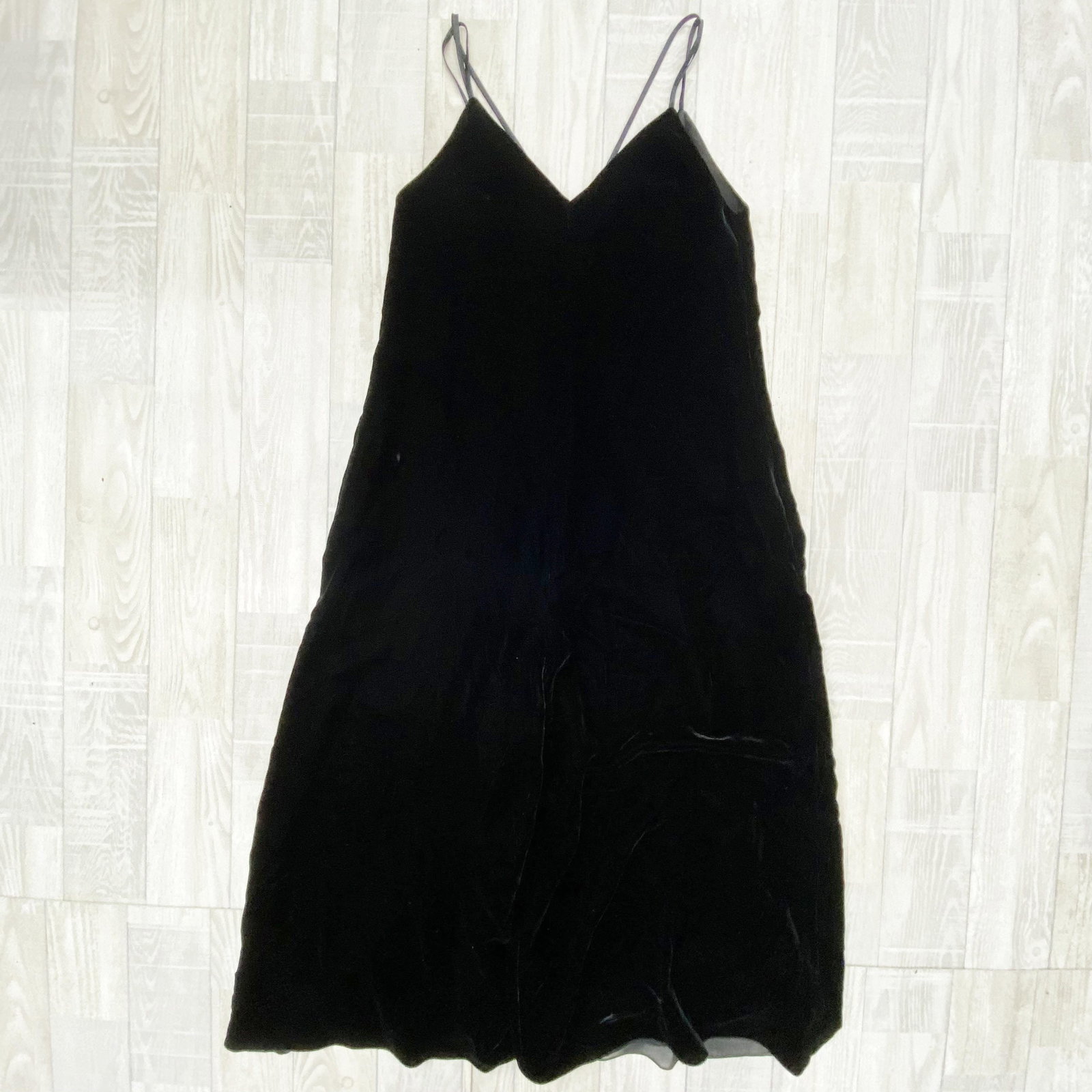 ARMANI Overalls Velor Black: Brand:ARMANI Model No.: RN103723 CA37360 Sizs:36 Material:Polyester/Viscose/Cupro Color:Black Accessories:N/A