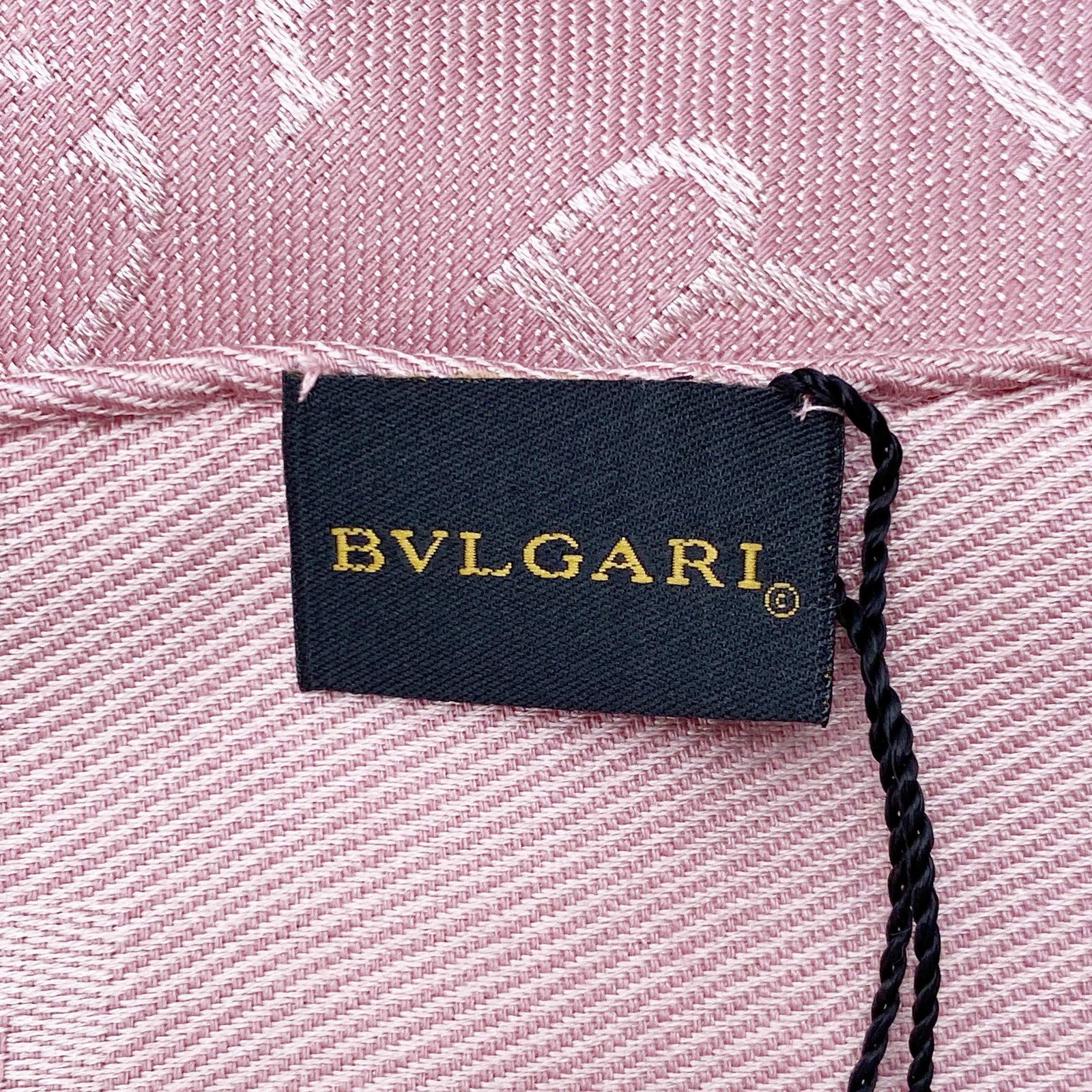 BVLGARI BULGARI Sciarpa Rosa Silk Scarf: Item Name:Bulgari Sciarpa Rosa Seta Brand:BVLGARI Model No.:07942962 Sizs:180cm*90cm Material:Silk/Wool Accessories:N/A