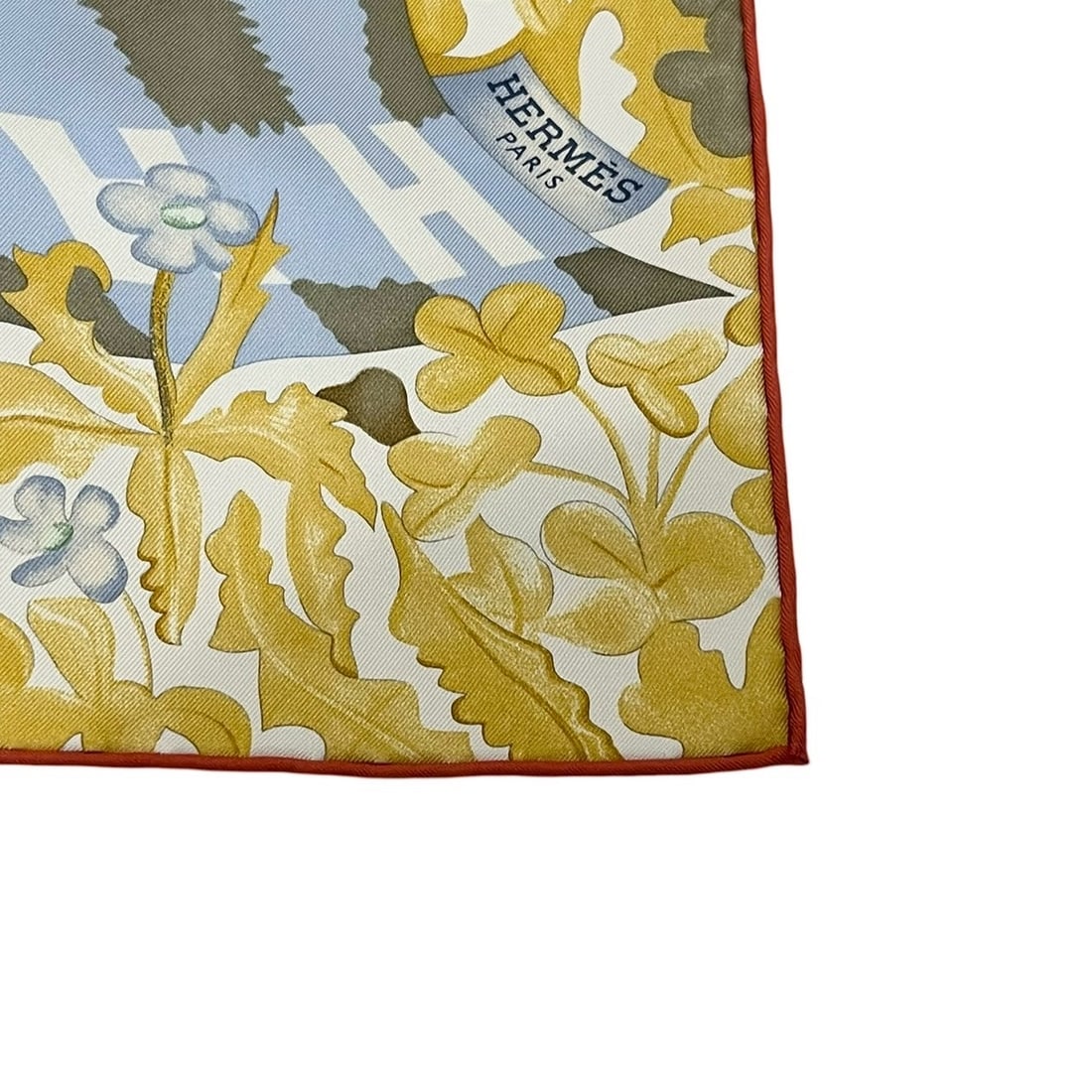 HERMES Un Carre Sur L' Herbe Slik Scarf 90: Item Name:Hermes Un Carre Sur L' Herbe Slik Scarf 90 Model No.:H004181S 01 Sizs:88.5cm*88.5cm Material:Silk Accessories:Box