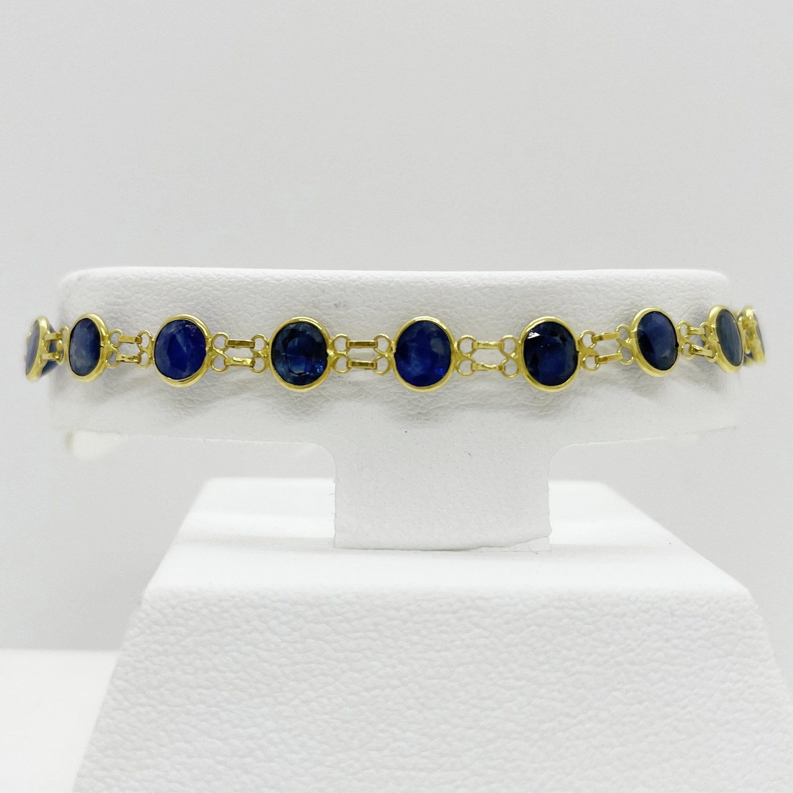 K18 Sapphire Diamond Bracelet: Type: Bracelet Metal:K18 Yellow Gold Sapphire:N/A Diamond:N/A Size:18cm Signed By: N/A