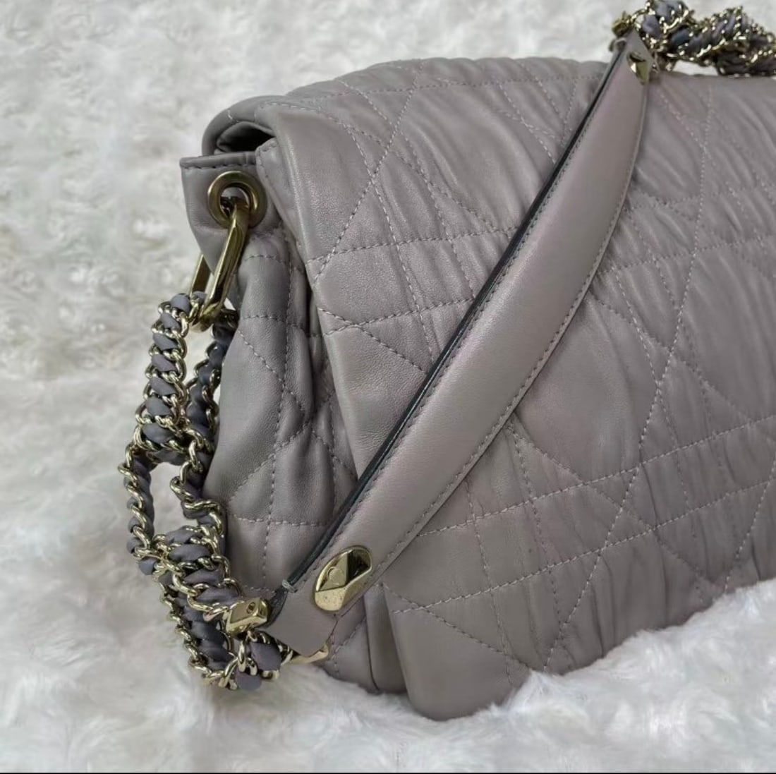 CHRISTIAN DIOR Beige Cannage Quilted Large Flap Shoulder Bag: Item Name:Dior Beige Cannage Quilted Large Flap Shoulder Bag Brand:CHRISTIAN DIOR Model No.: 09-B0-0121 Sizs:29cm*20cm*12cm Color: Beige Material:Lambskin Strap drop length: 21cm Accessories:N/A