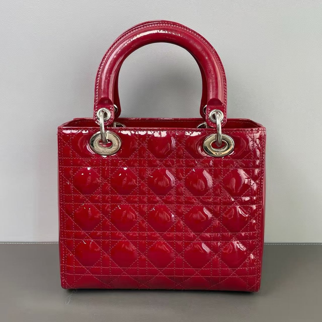 CHRISTIAN DIOR Lady Dior Small Bag: Item Name: Christian Dior Lady Dior Cannage Small Bag Brand: CHRISTIAN DIOR Model No.: 05-MA-0192 Sizs:24cm*20cm*11cm Color:Red Material:Patent Calfskin Leather Strap drop length: 45cm Accessories:N/A