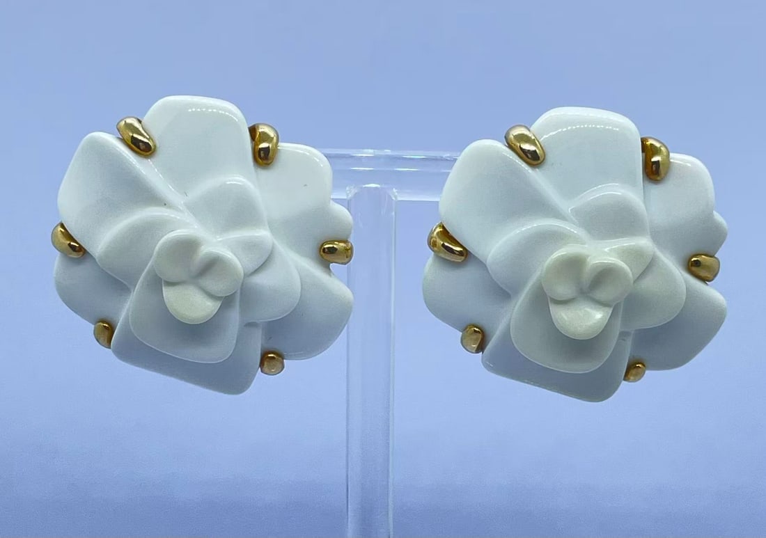 CHANEL K18 Camelia Earring (1 of 3)