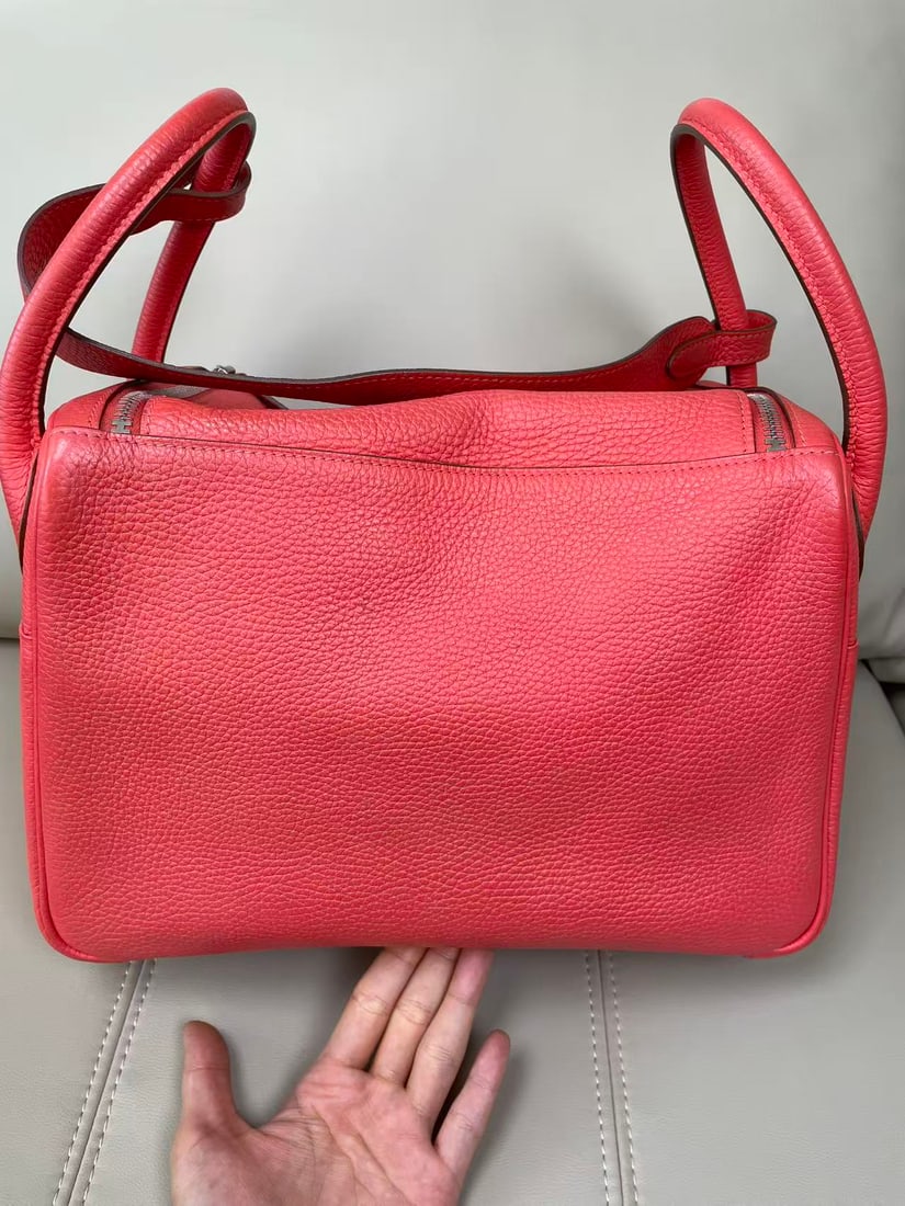 HERMES Lindy30 2 Way Shoulder Bag: Item Name: Hermes Lindy 30 2Way Shoulder Bag Silver Buckle Brand: HERMES Model No.: P 2012 YR Sizs:34cm*20cm*17.5cm Color: Coral Red Material:Clemence Accessories:N/A