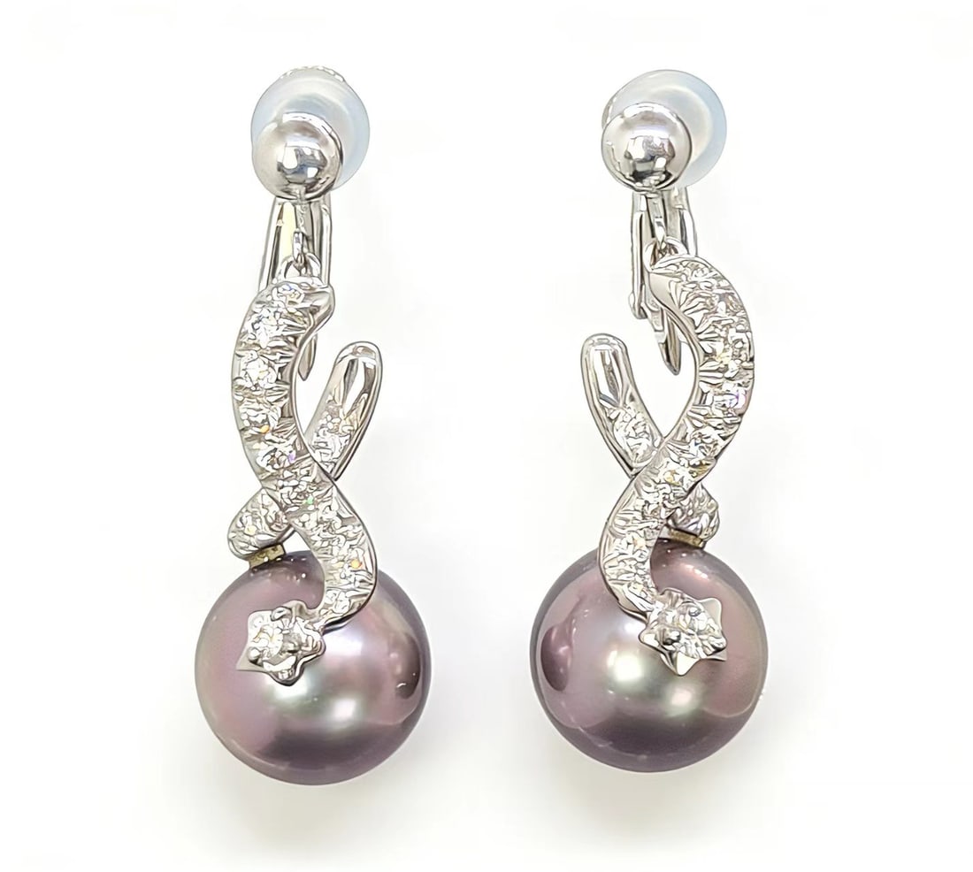 CHANEL 18K Tahitian Pearl Diamond Earring: Type: Earring Metal:18K White Size:N/A Diamond:N/A Signed By: Chanel