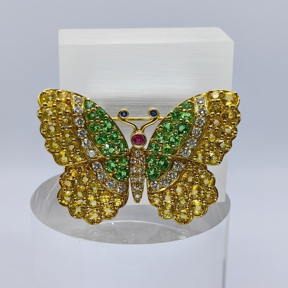 JEAN VITAU K18 Multiable Gemstone Diamond Brooch: Type: Brooch Metal:K18 Yellow Gold Diamond:N/A Size:N/A Signed By: JEAN VITAU