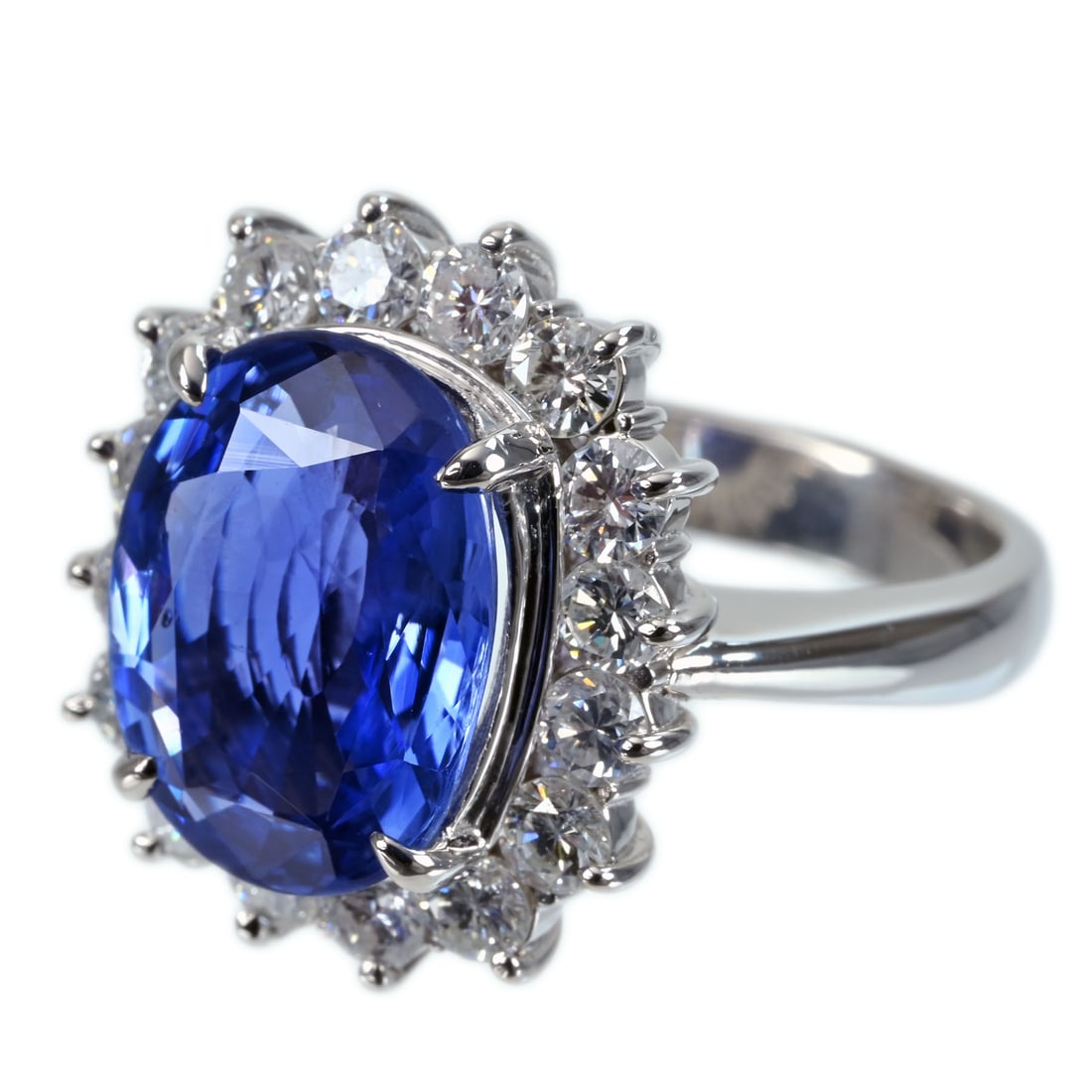 PT900 NO HEAT SAPPHIRE RING: Type:RING Item Name:PT900 NO HEAT SAPPHIRE RING Diamond:1.19ct SAPPHIRE:5.40ct Metal:PT900 Material:?? Size:6(US)_ Accessories:GIA