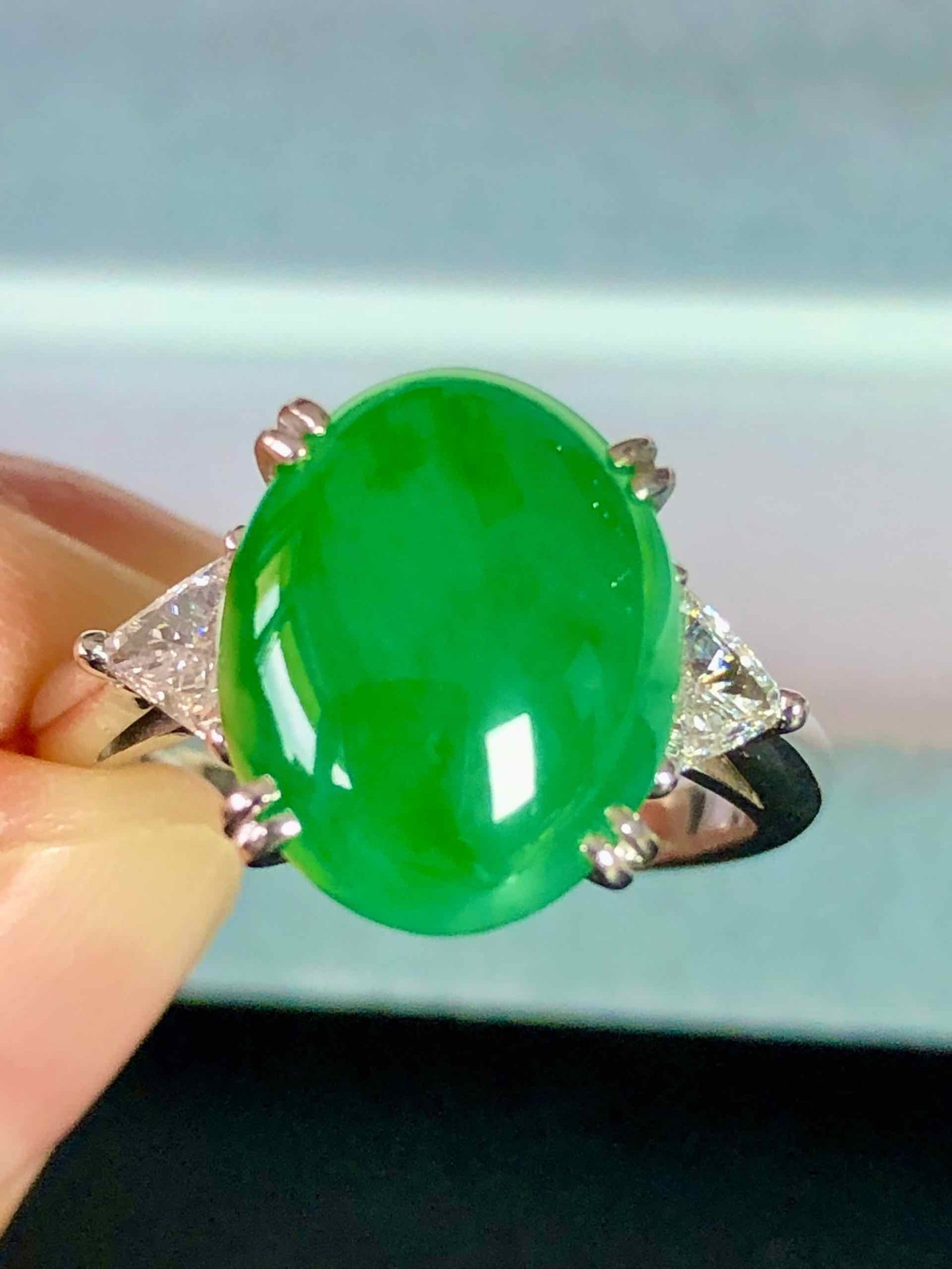 PT900 JADEITE RING: Type:RING Diamond:0.41ct JADEITE:5.91ct Metal:PT900 Size:6.5(US) Accessories:N/A