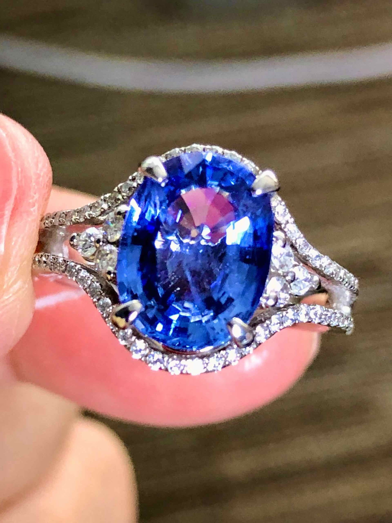 K18WG SAPPHIRE RING: Type:RING Item Name:K18WG SAPPHIRE RING Diamond:0.43ct SAPPHIRE:3.77ct Metal:18K Accessories:N/A