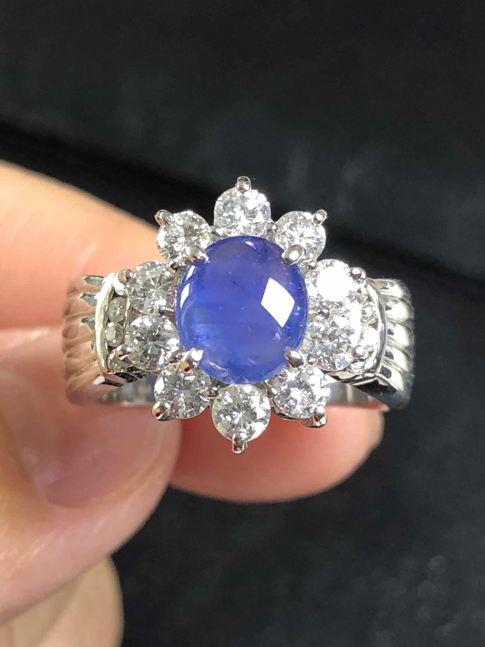 PT900 STAR SAPPHIRE RING: Type:RING Item Name:PT900 STAR SAPPHIRE RING Diamond:1.21ct SAPPHIRE:1.81ct Metal:PT900 Size:7.5(US) Accessories:CGL