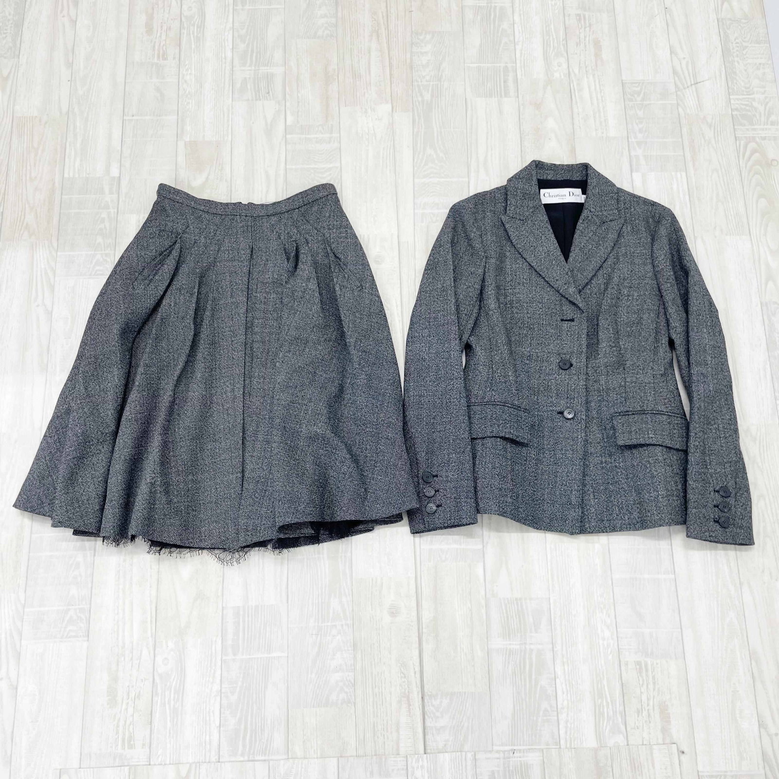 DIOR Setup Wool Gray: Brand:Christian Dior Model No.: 241V04A1186 Sizs:38 Material:Wool Color:Gray Accessories:N/A
