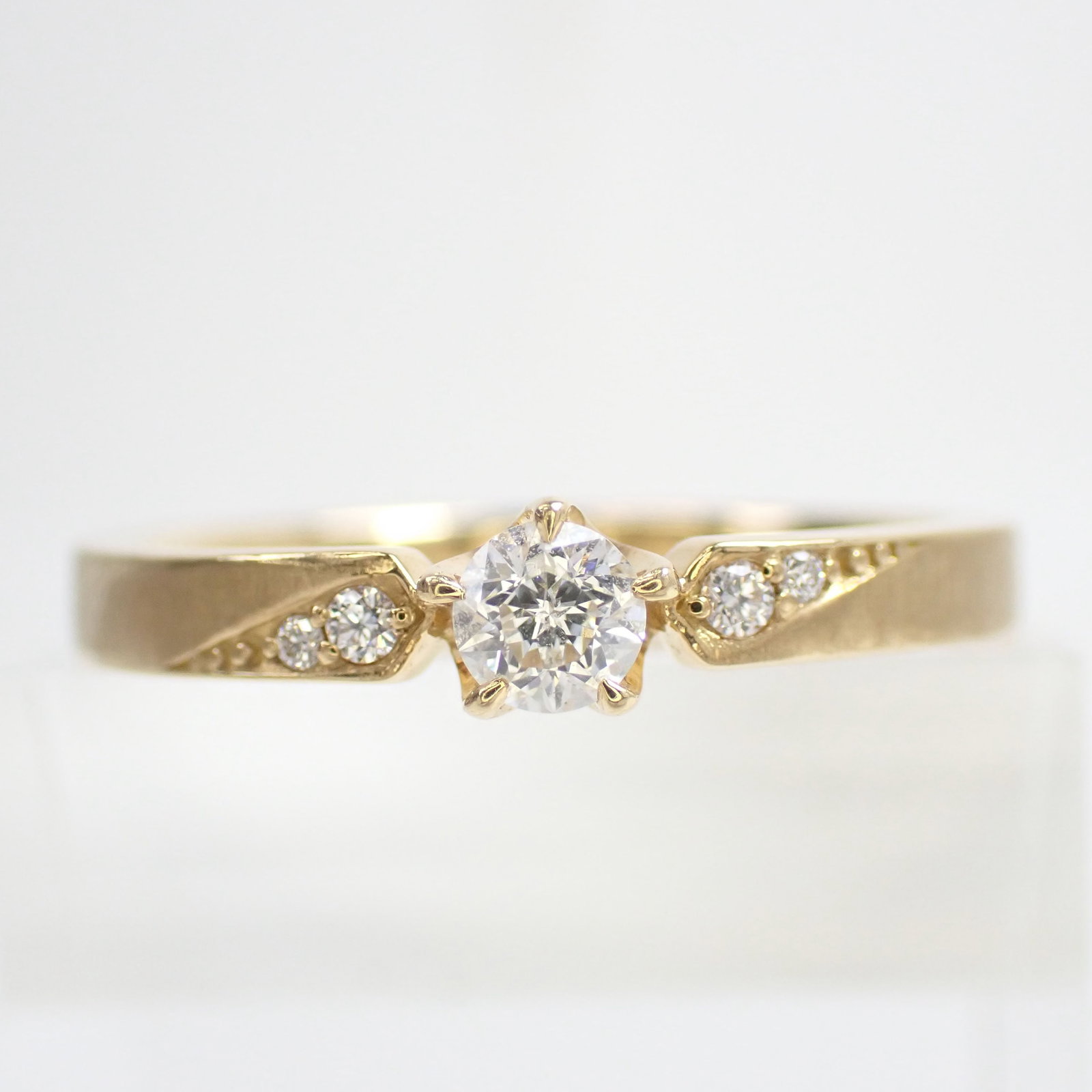 FESTARIA K18 Diamond Ring: Type: Ring Metal:18K Diamond:0.225ct Diamond:0.03ct Size:10(US) Signed By:W