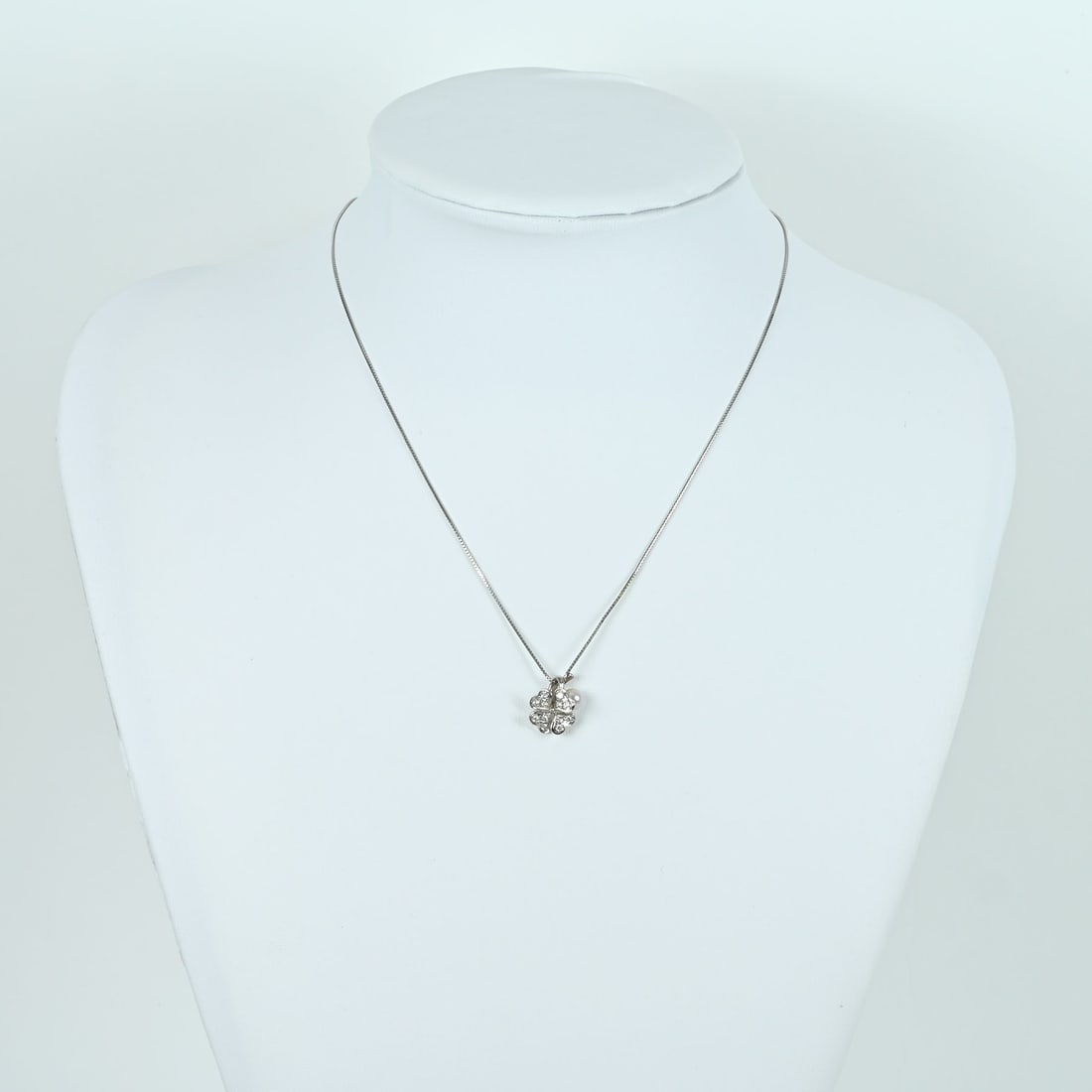 MIKIMOTO K18 Akoya 5.mm Pearl Necklace: Brand:MIKIMOTO Model No.:N/A Sizs:45cm Material:K18 Accessories:N/A