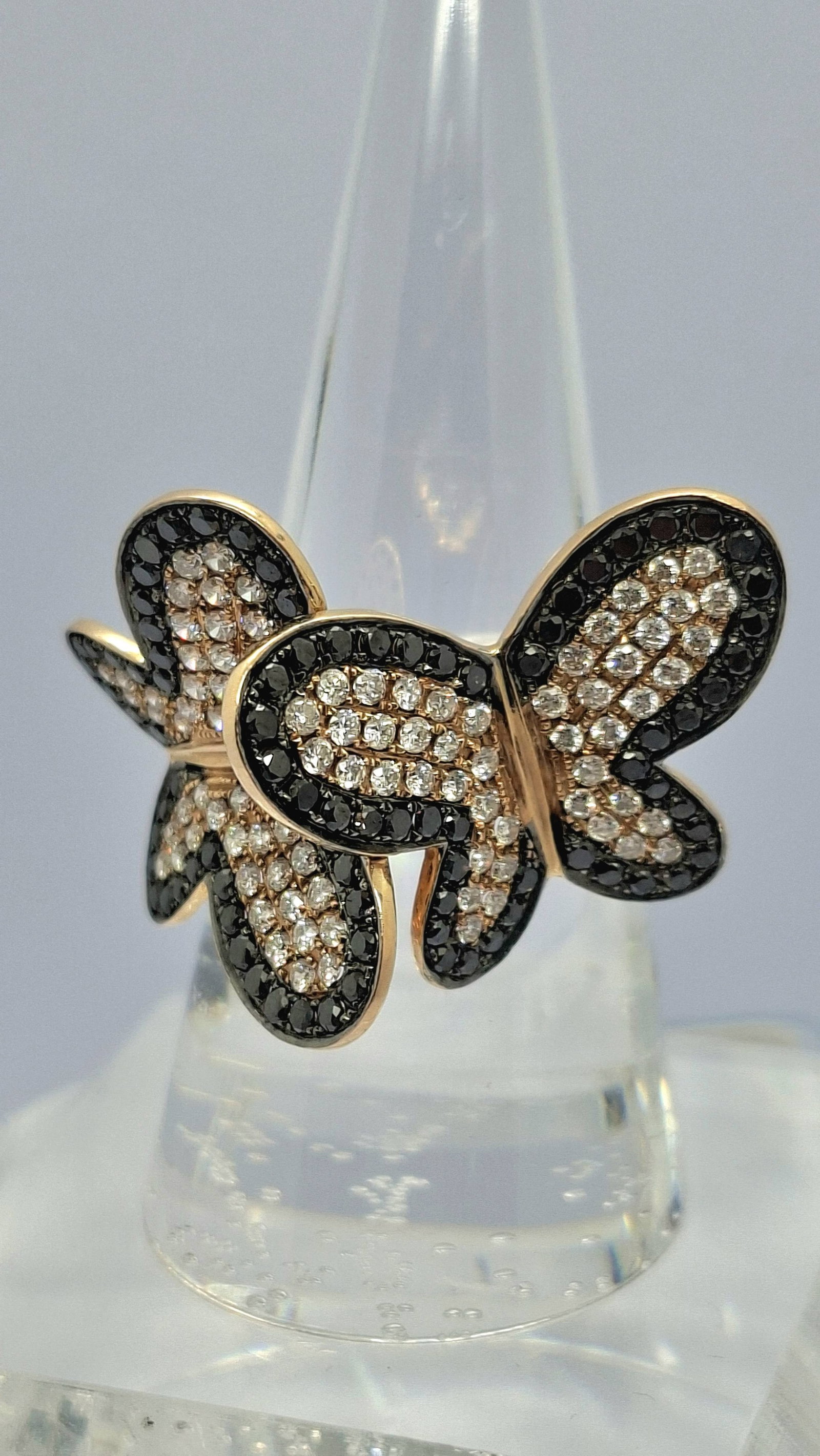K18 Diamond Ring: Type: Ring Metal:18K Rose Gold Diamond:1.14ct Diamond:0.96ct Size:6.5(US) Signed By: N/A