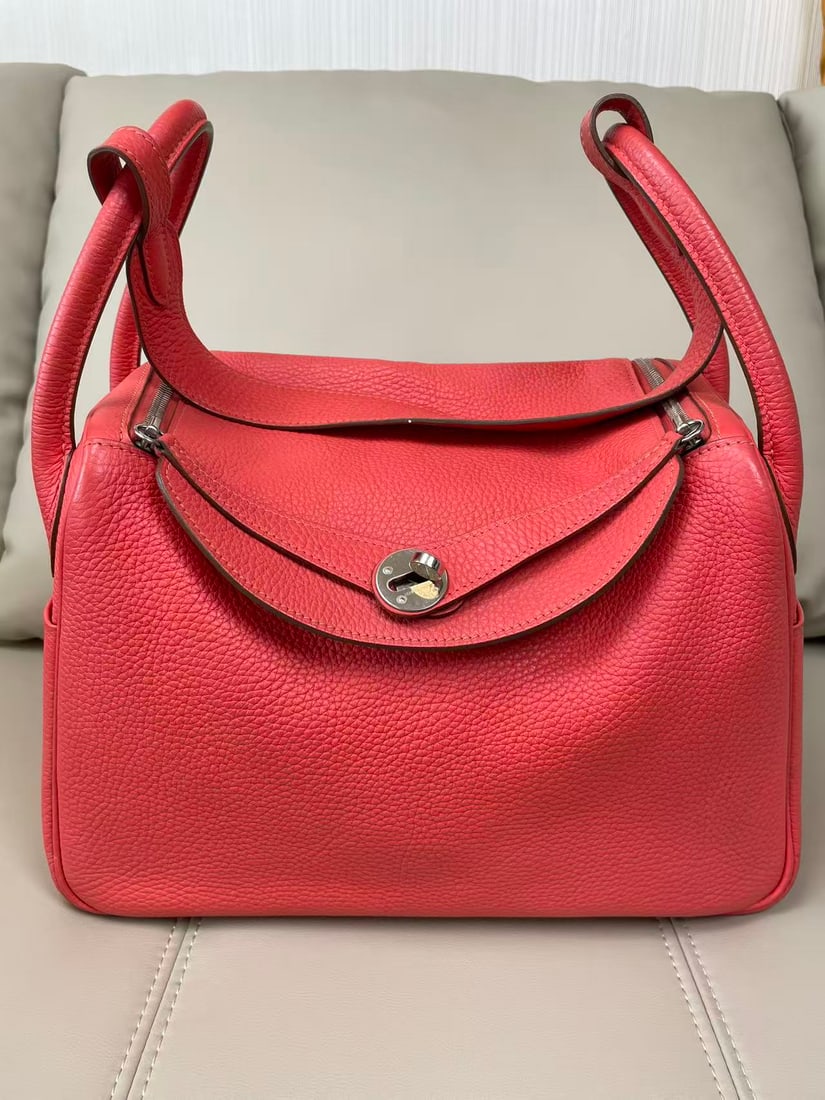 HERMES Lindy30 2 Way Shoulder Bag: Item Name: Hermes Lindy 30 2Way Shoulder Bag Silver Buckle Brand: HERMES Model No.: P 2012 YR Sizs:34cm*20cm*17.5cm Color: Coral Red Material:Clemence Accessories:N/A