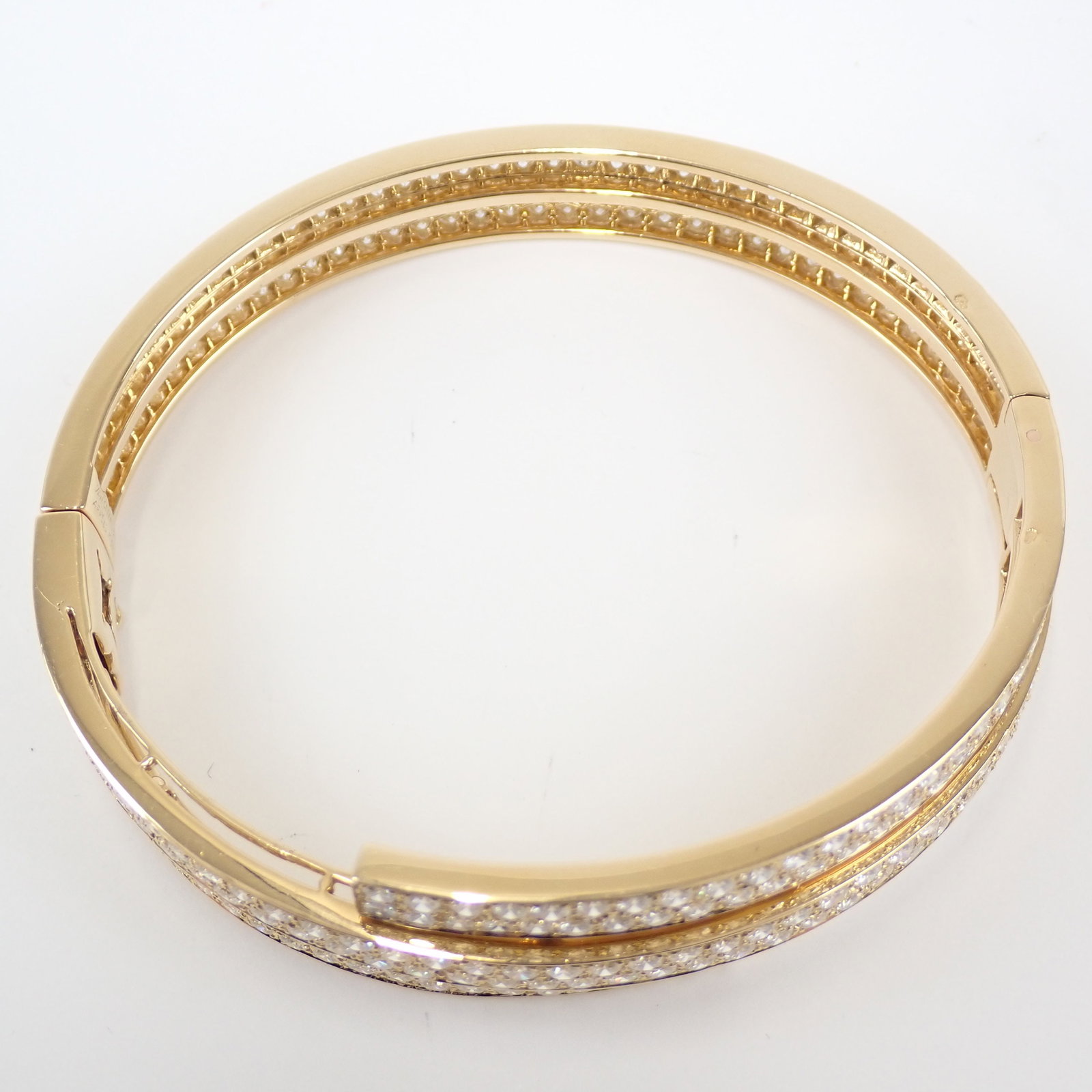 VAN CLEEF ARPELS VCA K18 Diamond Bangle (1 of 4)
