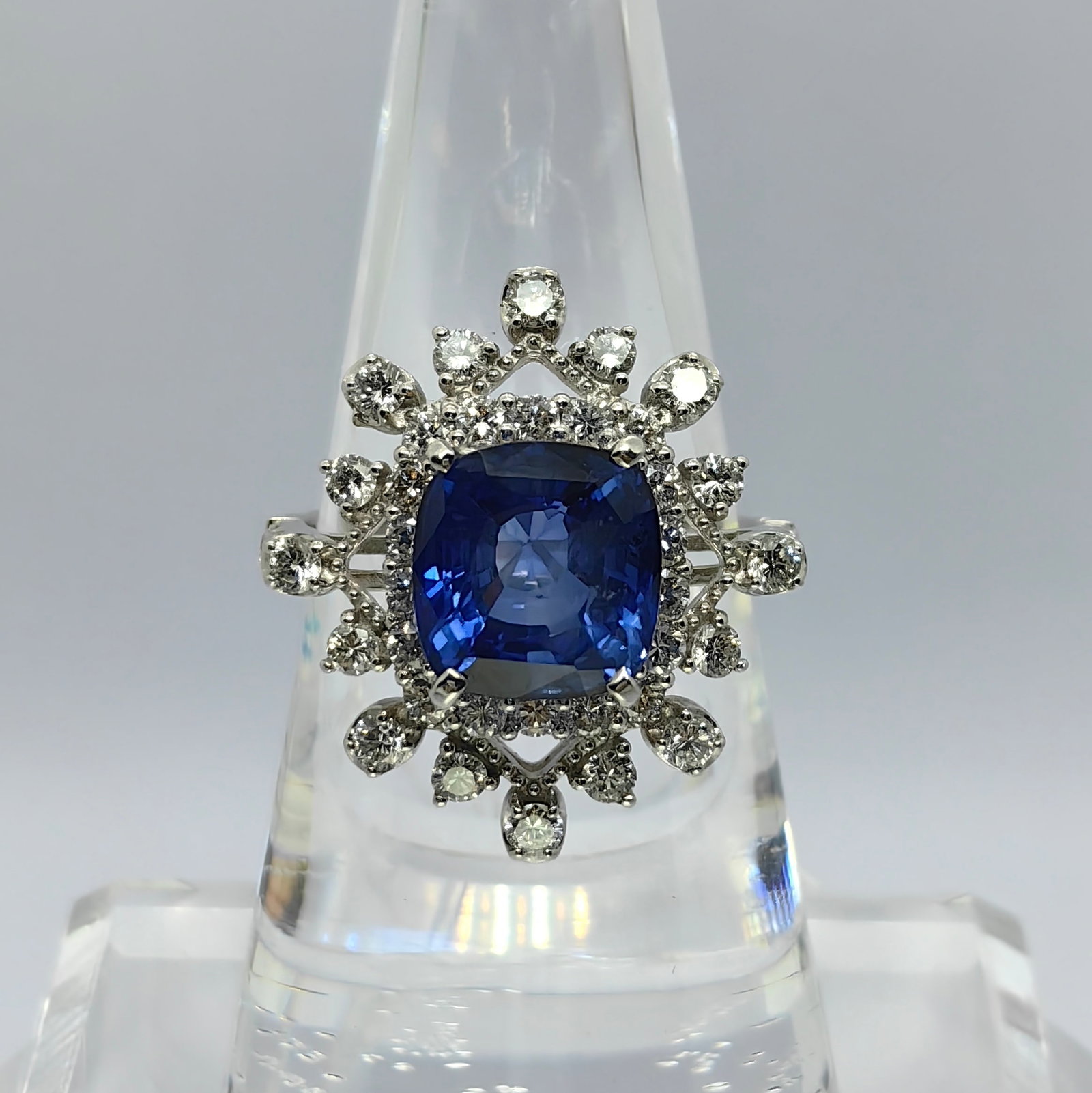 Pt900 Sapphire Diamond Ring: Type: Ring Metal:Platinum Sapphire:3.831ct Diamond:1.17ct Size:6(US) Signed By: N/A