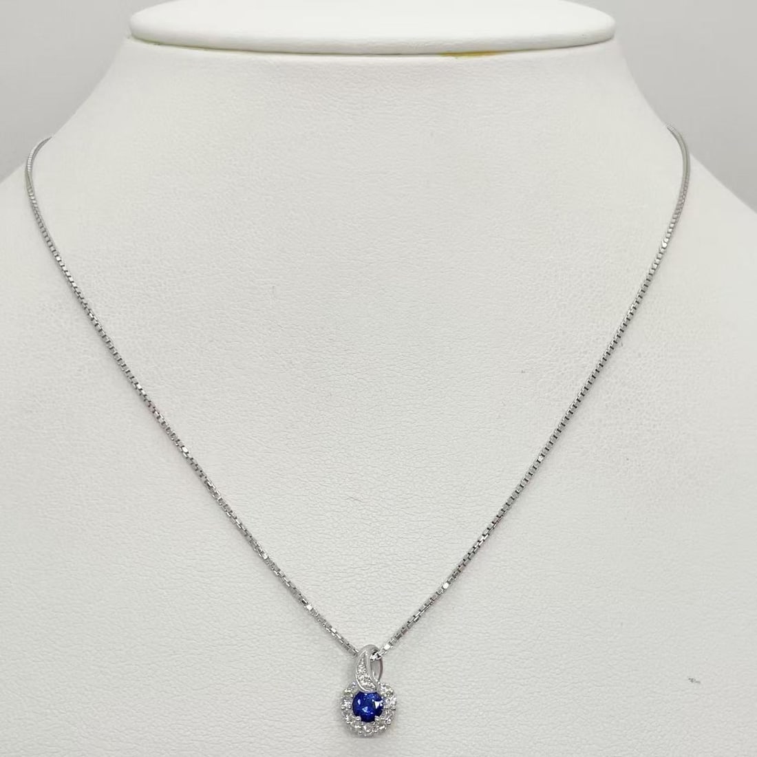 Pt900/Pt850 Sapphire Daimond Necklace: Type: Necklace Metal:Platinum Sapphire:0.32ct Diamond:0.20ct Size:43cm Signed By: N/A