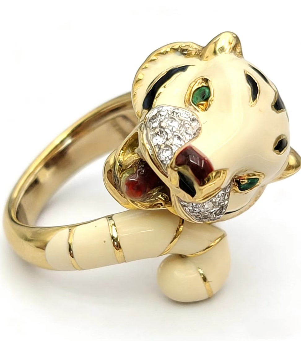 18K Diamond Lion Enamel Ring: Type: Ring Metal: 18K Yellow Gold Size:9 (US) Signed By: N/A