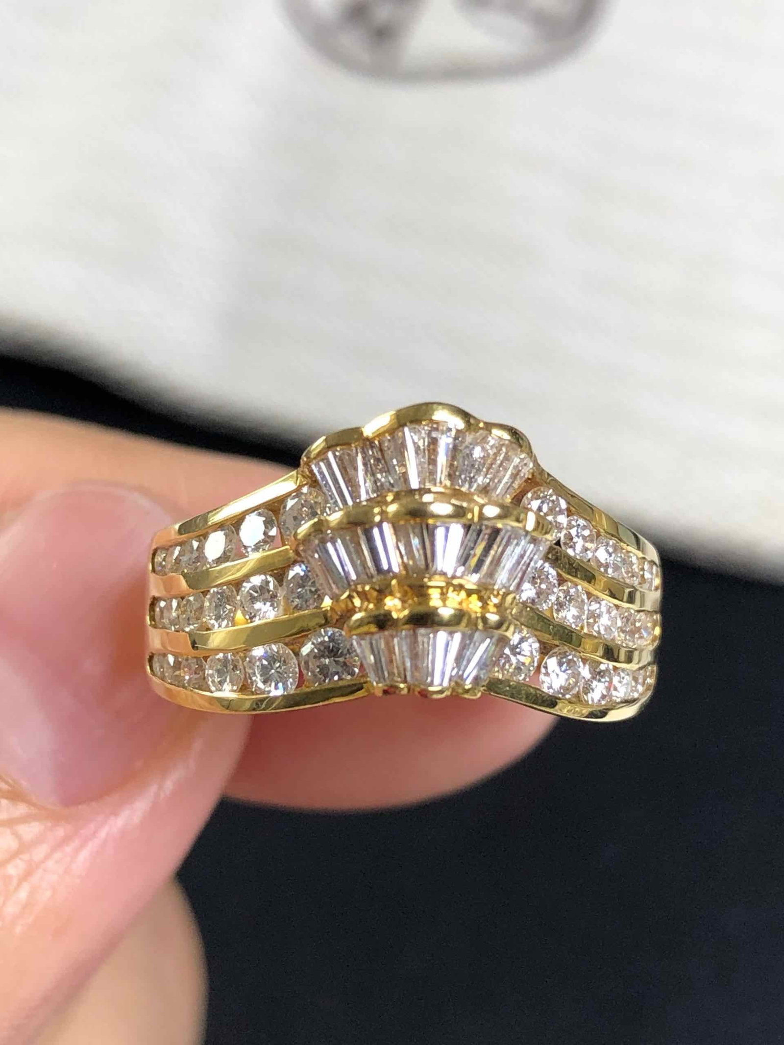 K18 Diamond Ring: Type: Ring Metal:18K Yellow Gold Diamond:1.2ct Size:5.5(US) Signed By: N/A