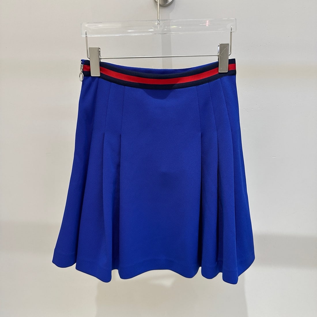 GUCCI BLUE PLEATED SKIRT DRESS: Item Name:GUCCI BLUE PLEATED SKIRT DRESS Brand:GUCCI Model No:HWX Size:S Signed By:GUCCI Accessories:WITH TAG