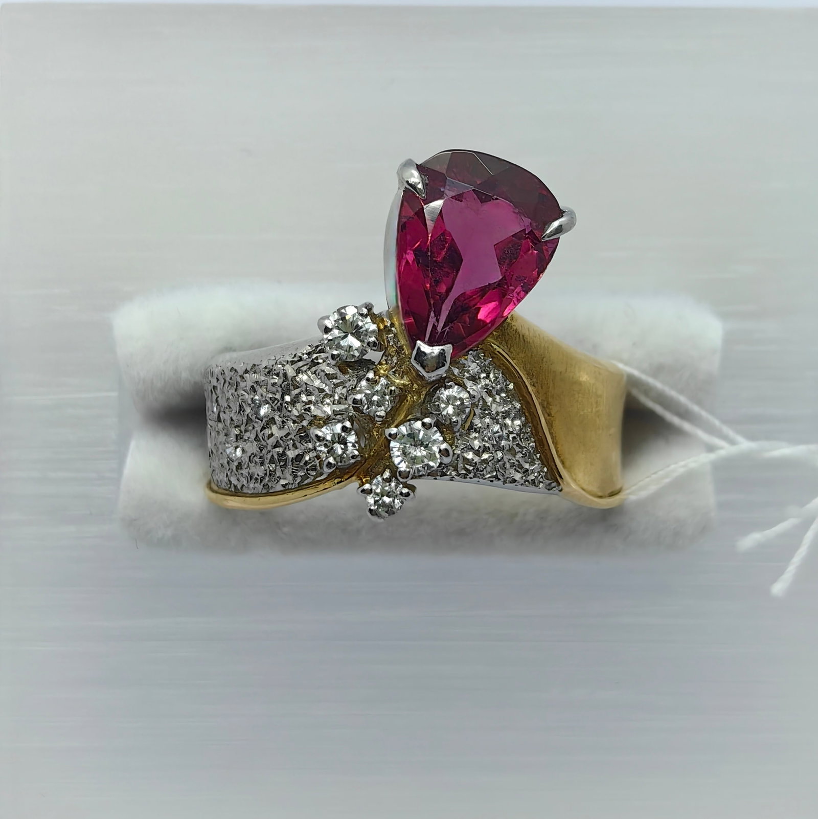 18K/Pt900 Rubellite Diamond Ring: Type: Ring Metal:18K Yellow Gold/Platinum Rubellite:1.83ct Diamond:0.245ct Size:6.5(US) Signed By: N/A