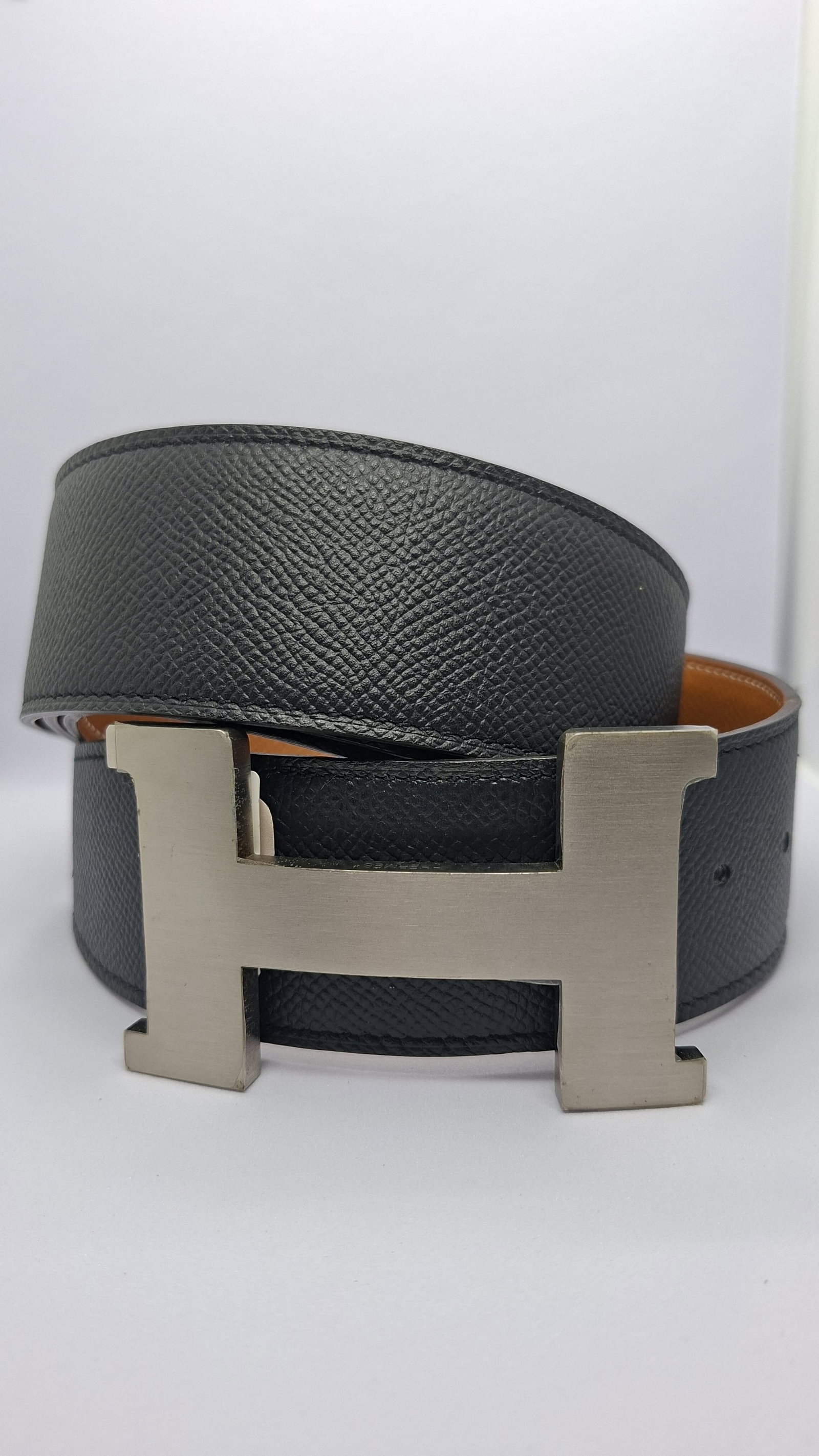 HERMES Ceinture Constance H Belt Sliver Buckle: Item Name:Hermes Ceinture Constance H Belt Sliver Buckle Brand:Hermes Model No.:X 2016YR Sizs:42mm*95cm Material:Togo Color:Noir/Gold Accessories:N/A