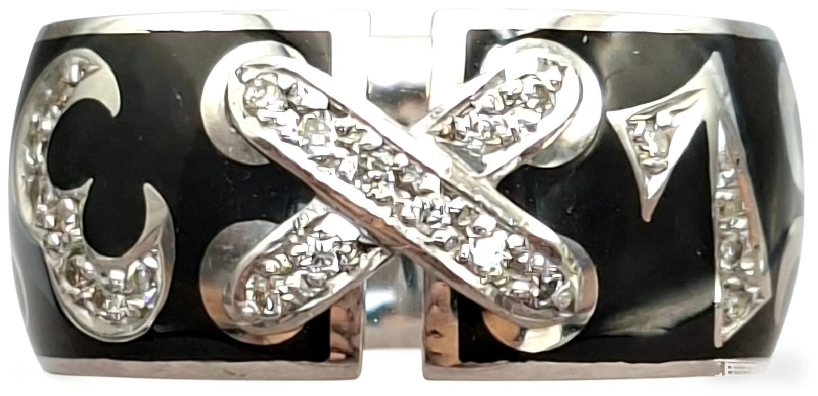 18K Diamond Enamel Ring: Type: Ring Metal: 18K White Gold Diamond: 0.13ct Size: 7.5(US) Signed By: N/A