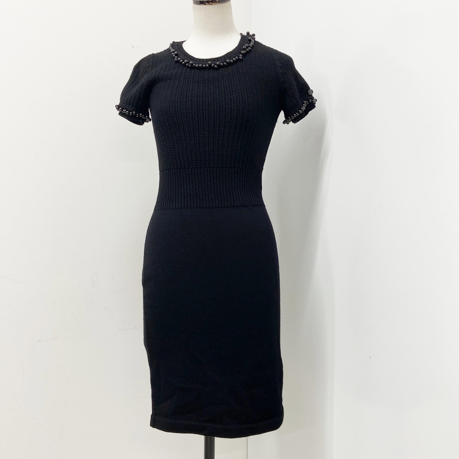 CHANEL Wool Dress: Item Name:CHANEL Wool Dress Brand:Chanel Model No.:P36999K02348 Sizs:34 Material:Wool Accessories:N/A