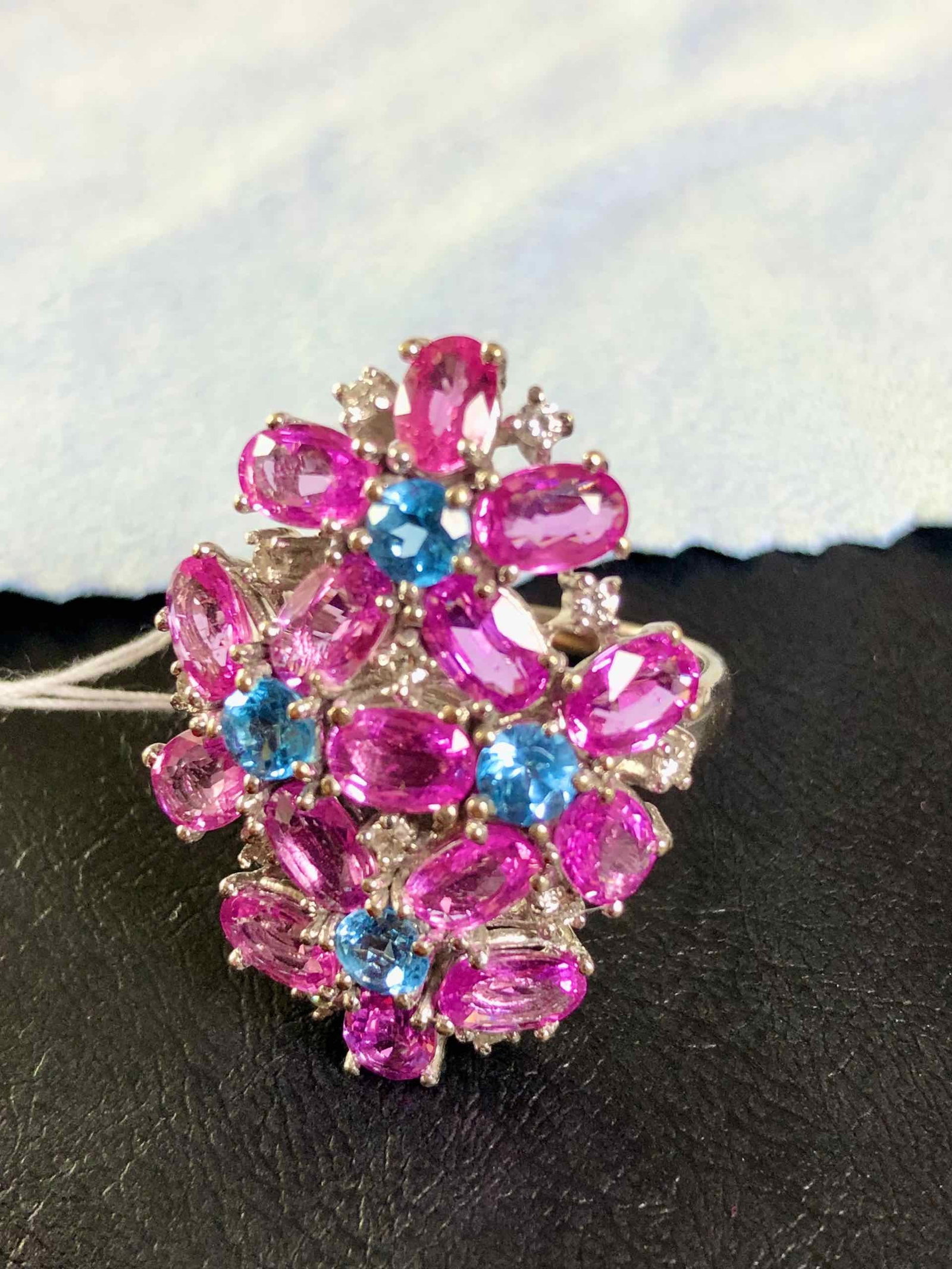K18 Sapphire ring: Type:RING Diamond:0.27ct Sapphire:8.35ct Metal:18K Size:10.25(US) Accessories:N/A