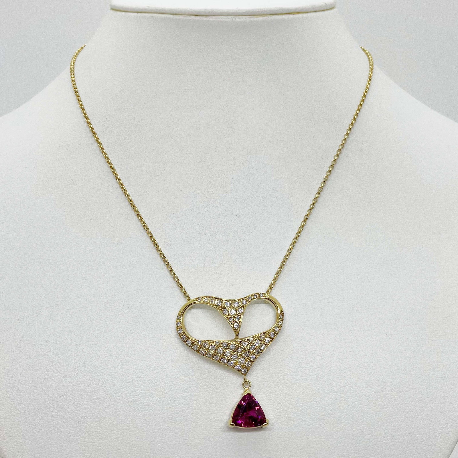 K18 Rubellite Diamond Necklace: Type: Necklace Metal:K18 Yellow Gold Rubellite:2.42mm Diamond :1.04ct Size:44cm Signed By: N/A