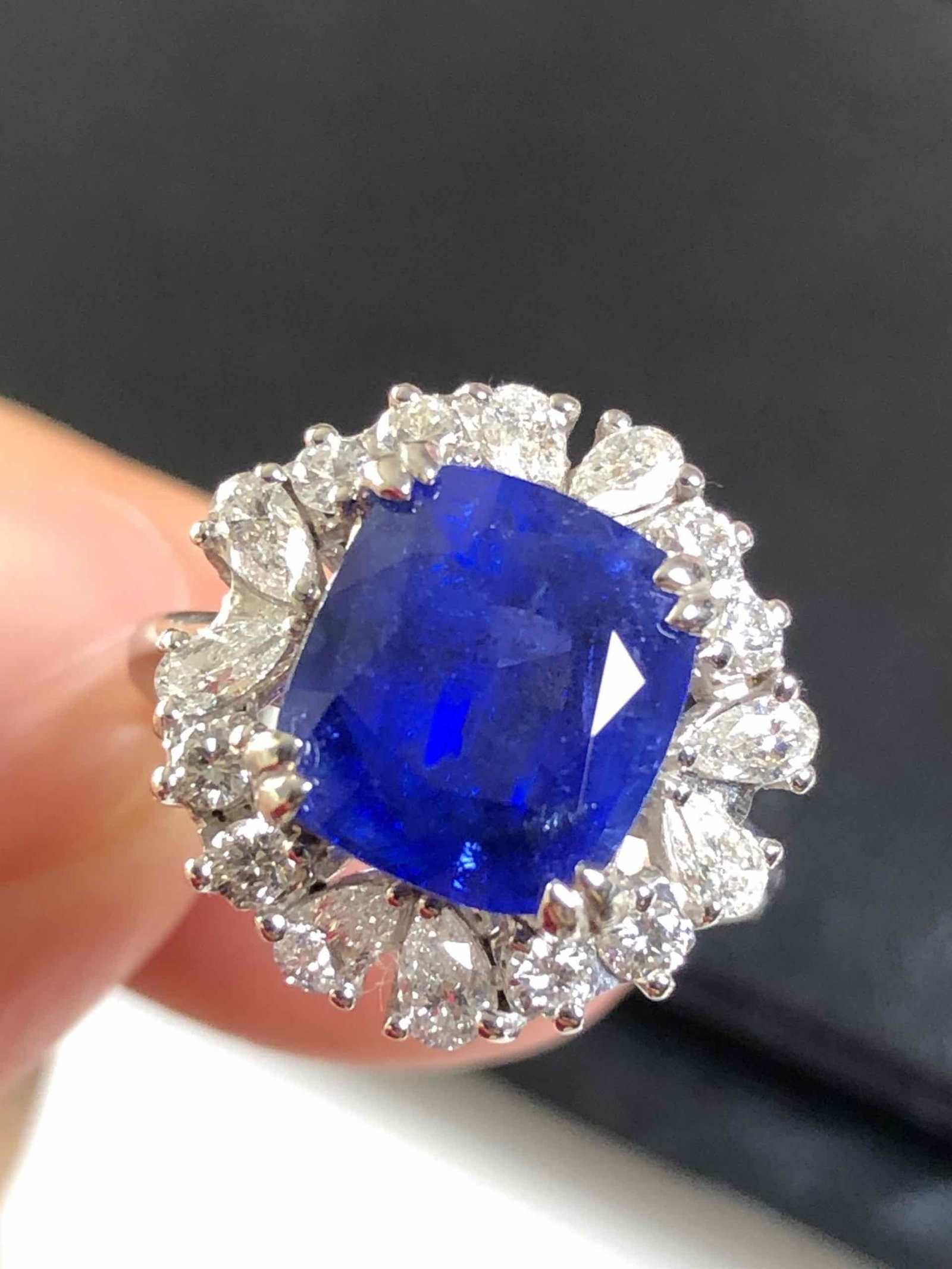 K18WG SAPPHIRE RING: Type:RING Diamond:0.86ct SAPPHIRE:4.71ct Metal:18K Size:6.5(US) Accessories:GRS