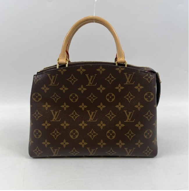 LOUIS VUTTON Petit Palais PM Bag M45900: Brand:Louis Vutton Material:Canvas Model No.: M45900 Sizs:29*21*12cm Accessories: Box