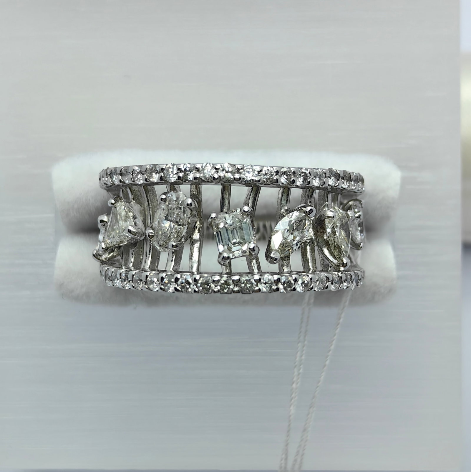 18K Diamond Ring: Type: Ring Metal:18K White Gold Diamond:1.44ct Size:6(US) Signed By: N/A